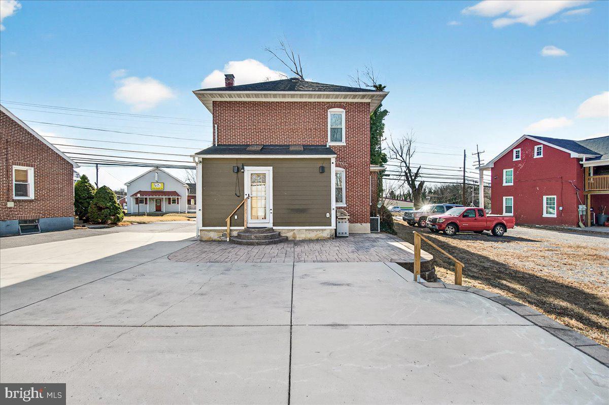 HALFWAY - Residential