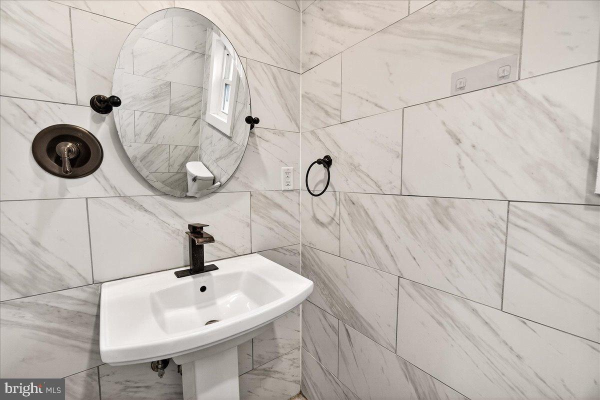 HALFWAY - Residential