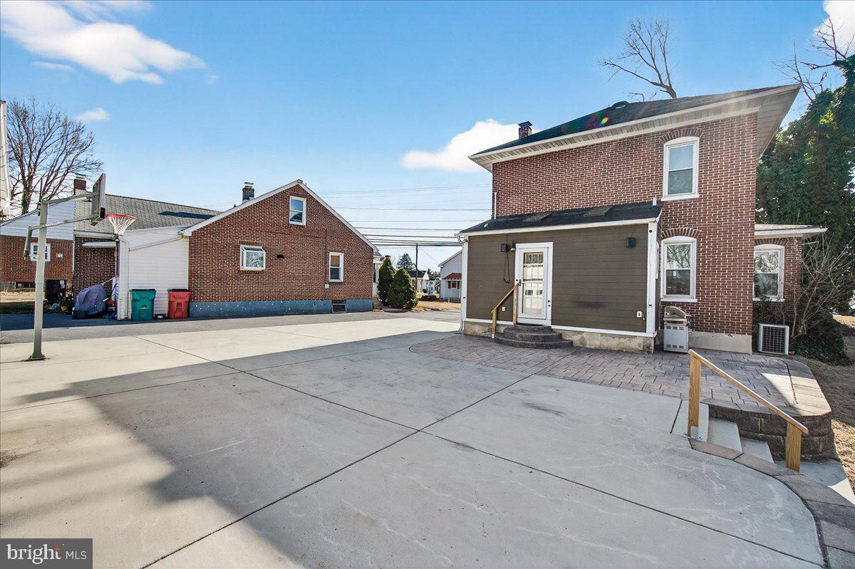 HALFWAY - Residential