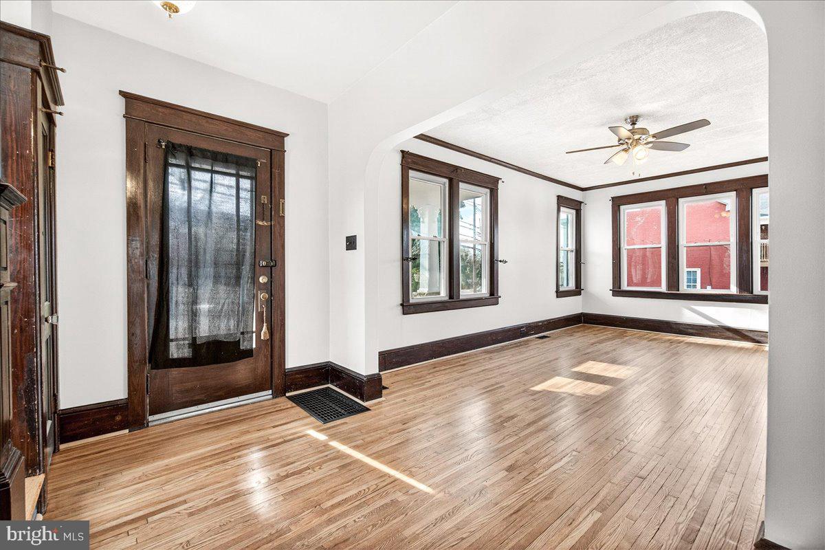 HALFWAY - Residential