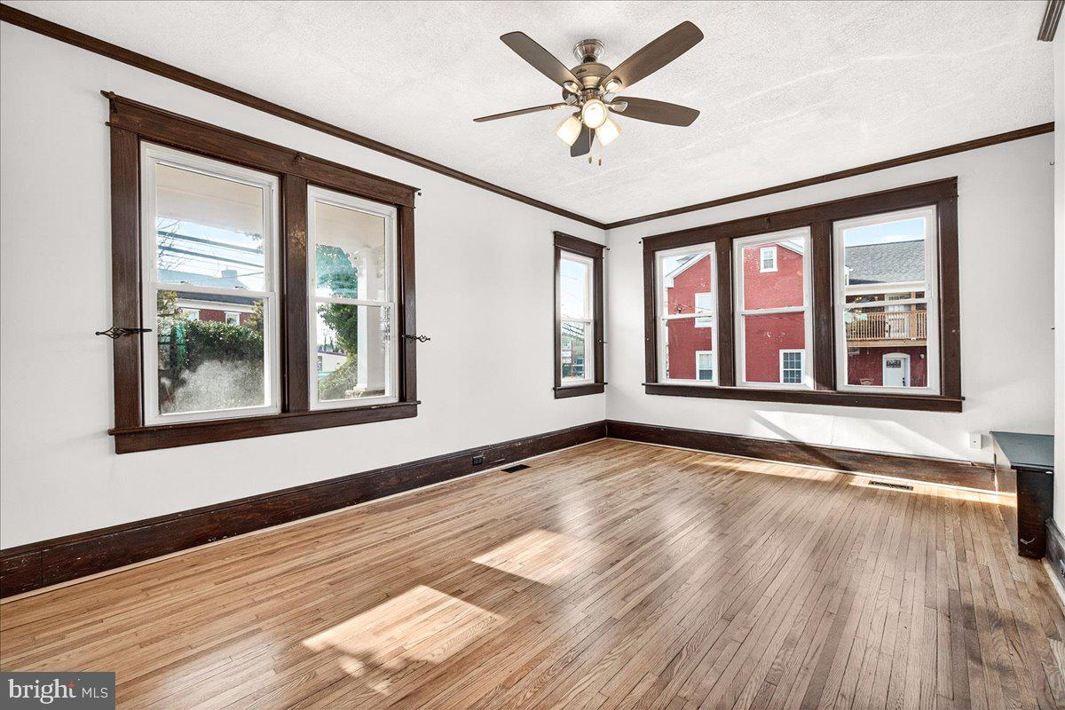 HALFWAY - Residential