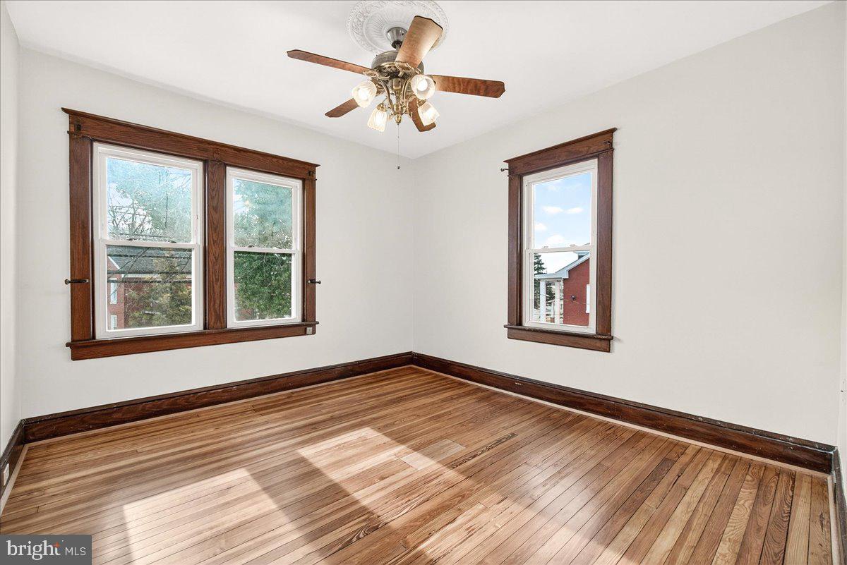 HALFWAY - Residential