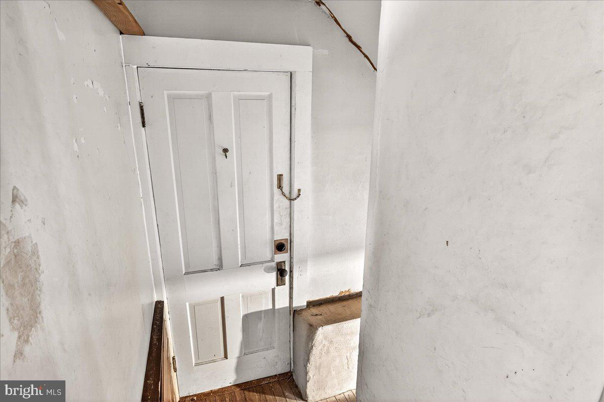 HALFWAY - Residential