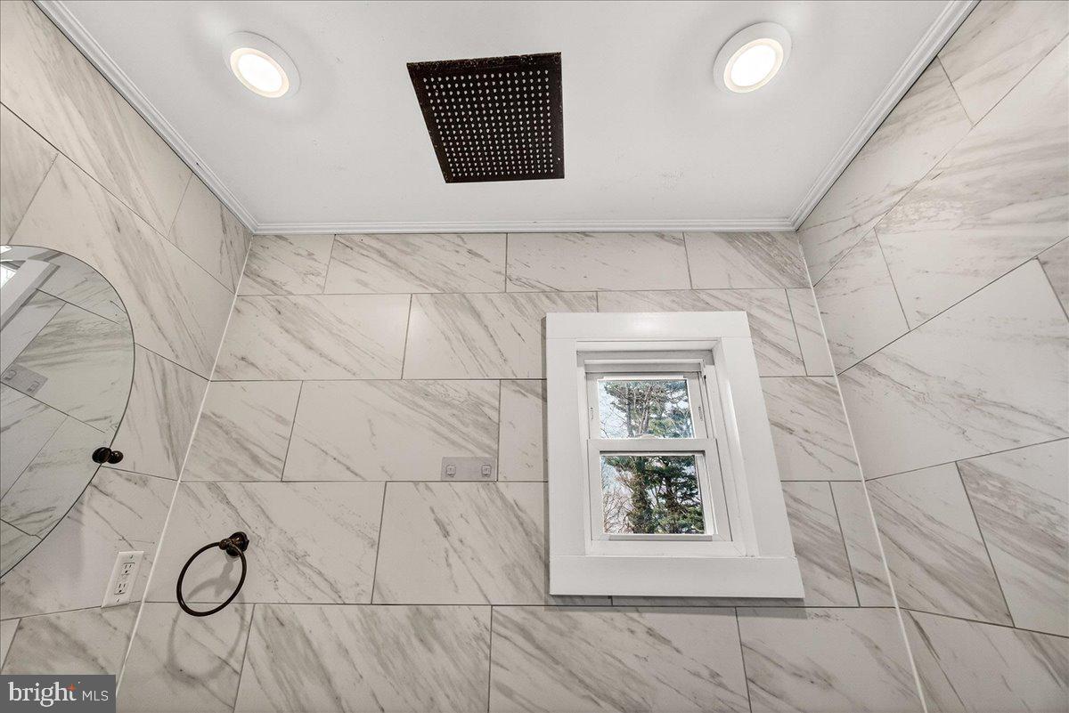 HALFWAY - Residential