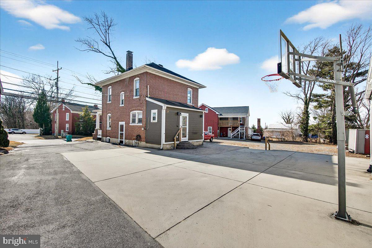 HALFWAY - Residential