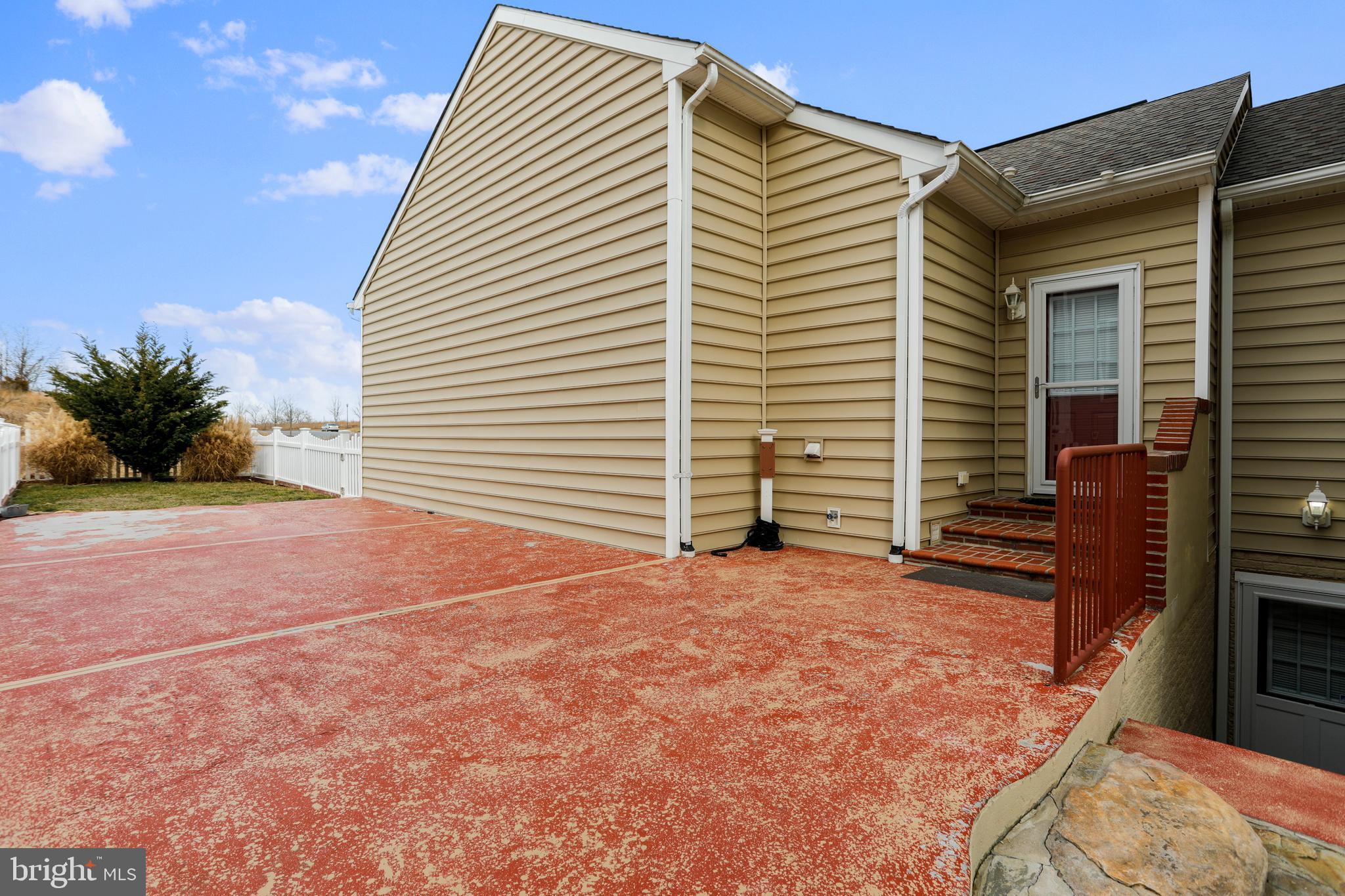 LAKELAND PLACE - Residential