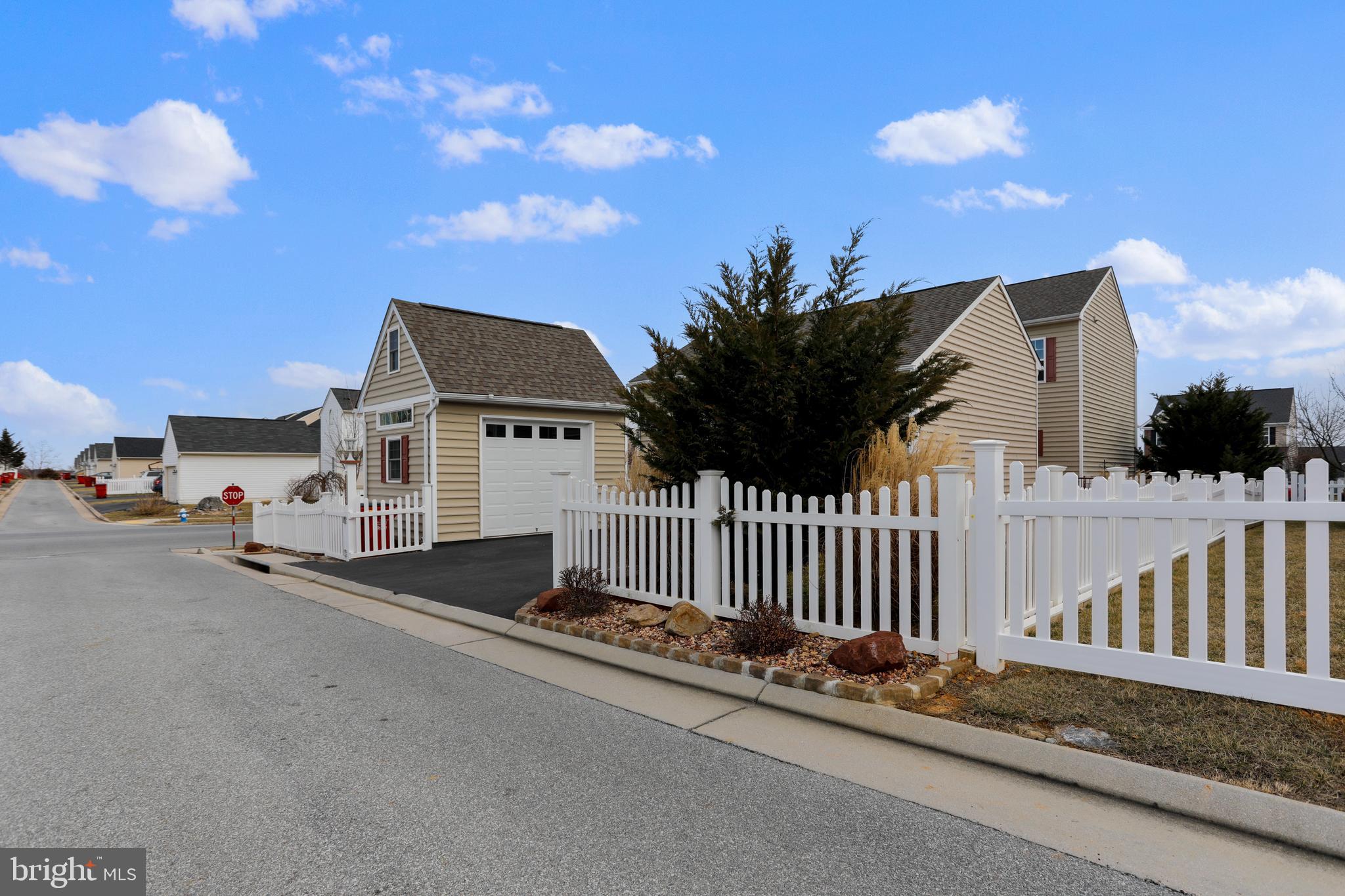 LAKELAND PLACE - Residential