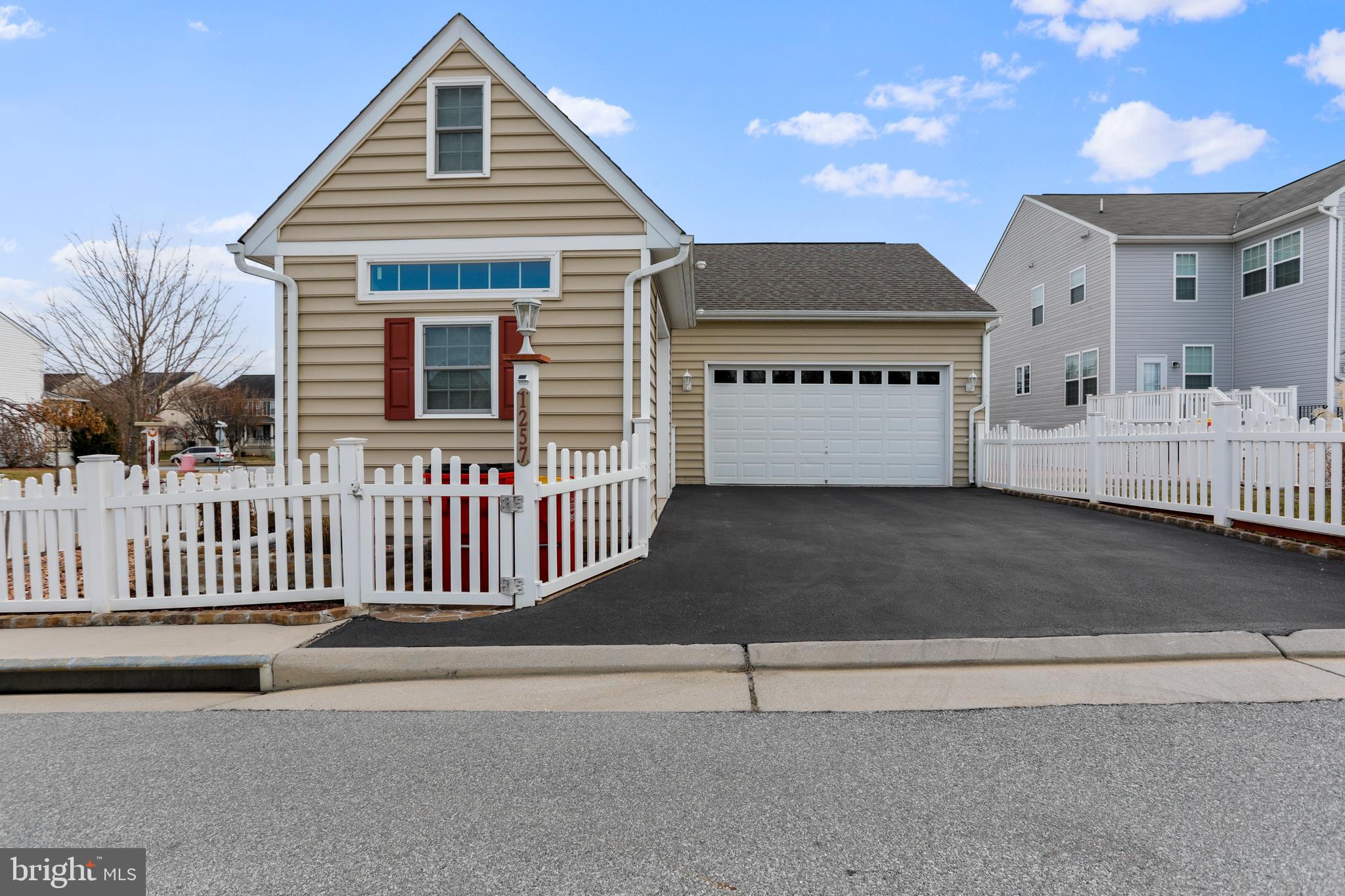 LAKELAND PLACE - Residential