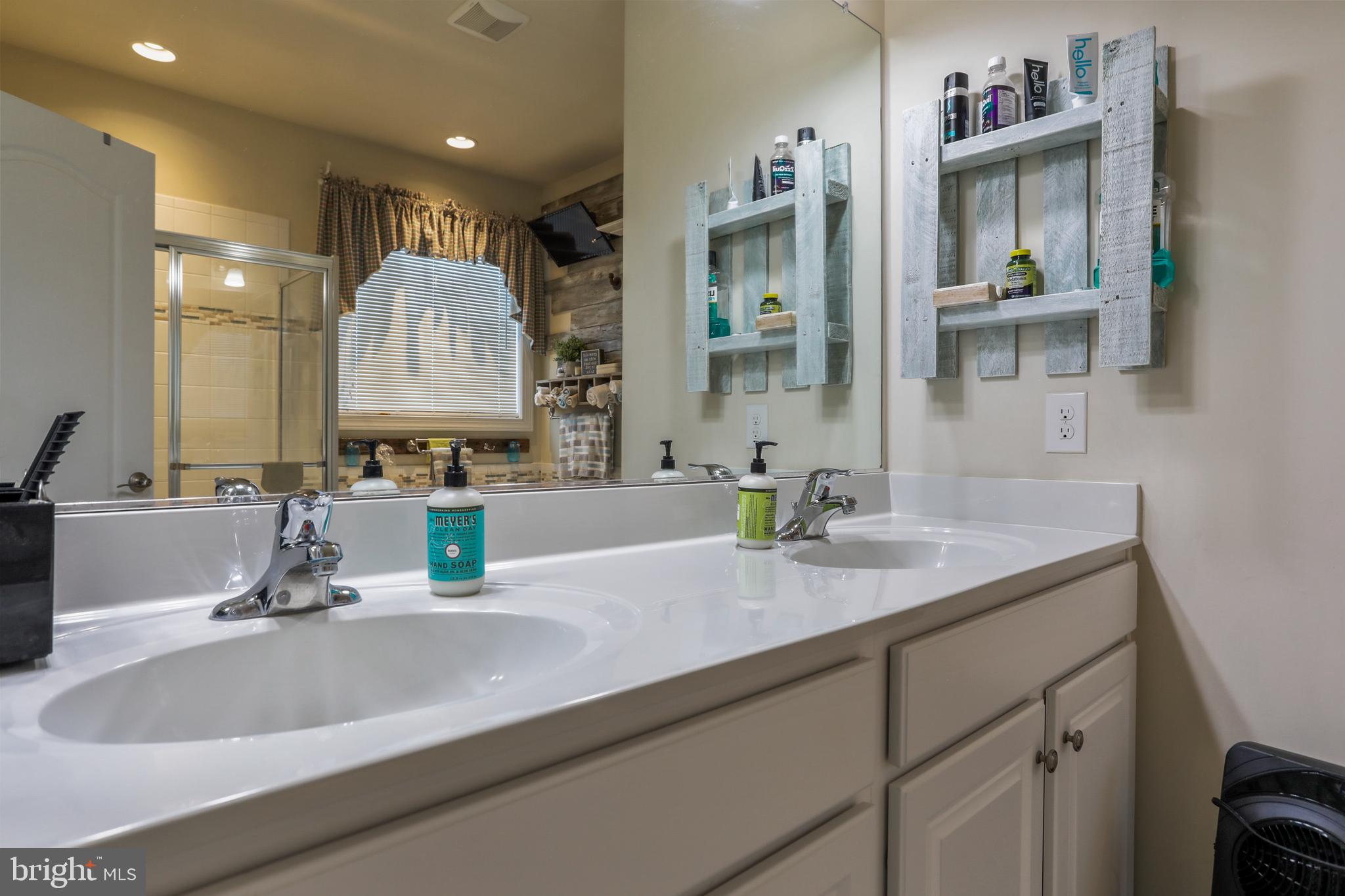 LAKELAND PLACE - Residential