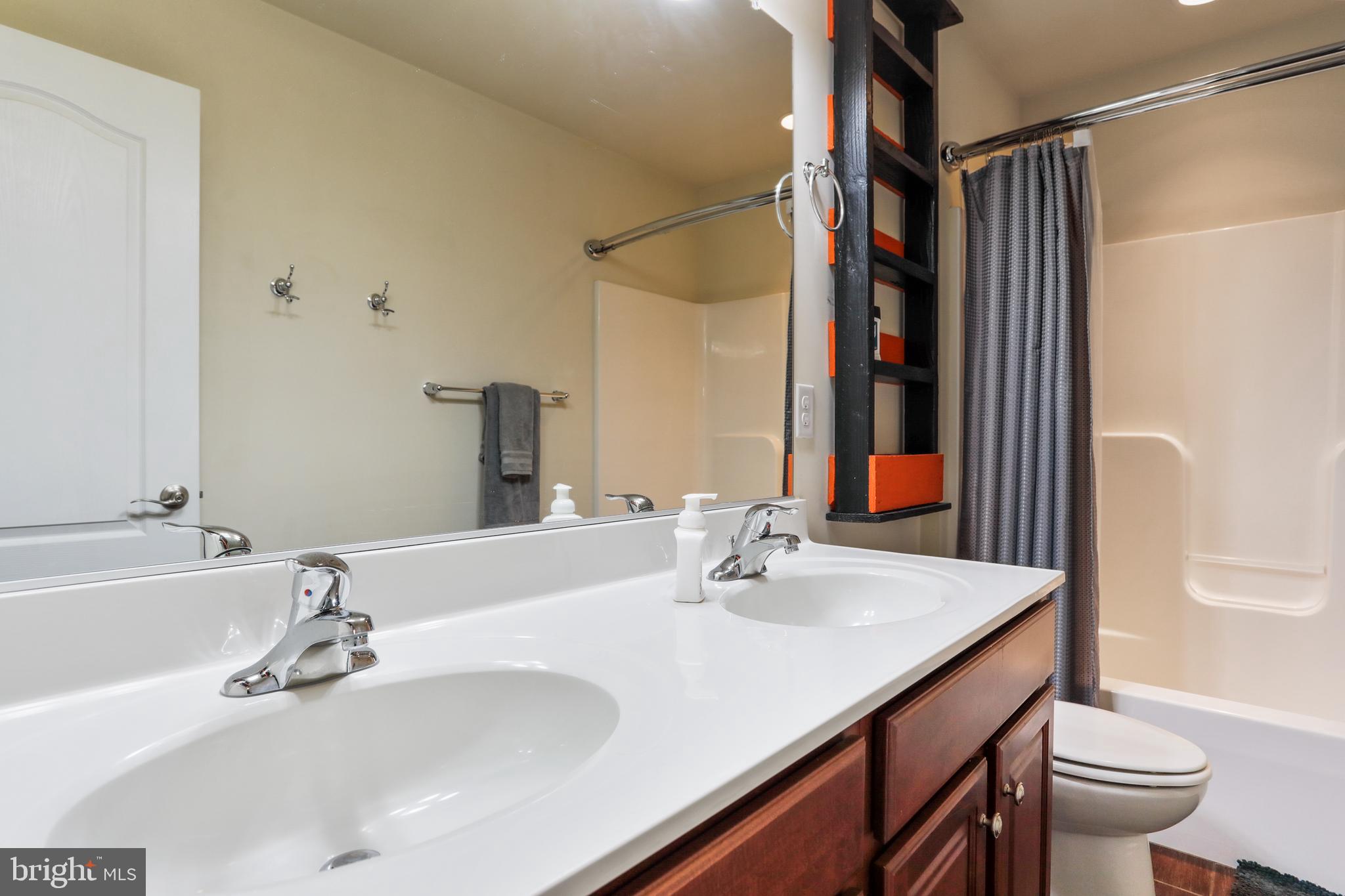 LAKELAND PLACE - Residential