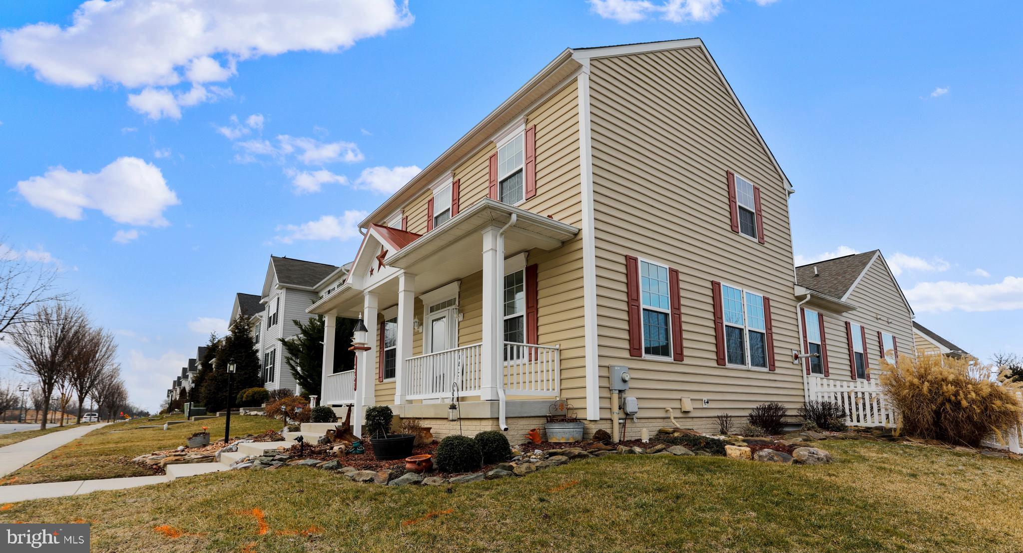 LAKELAND PLACE - Residential