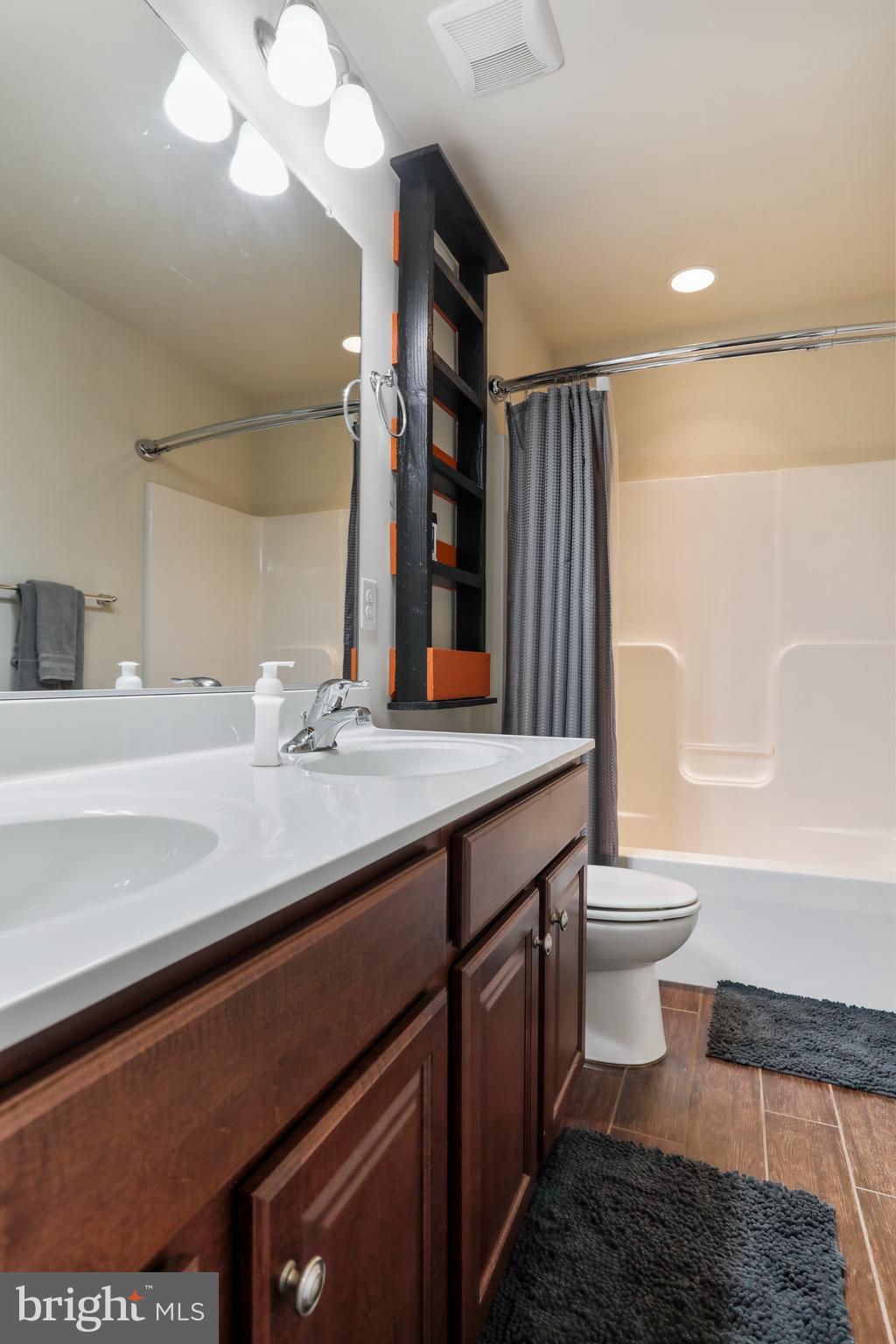 LAKELAND PLACE - Residential