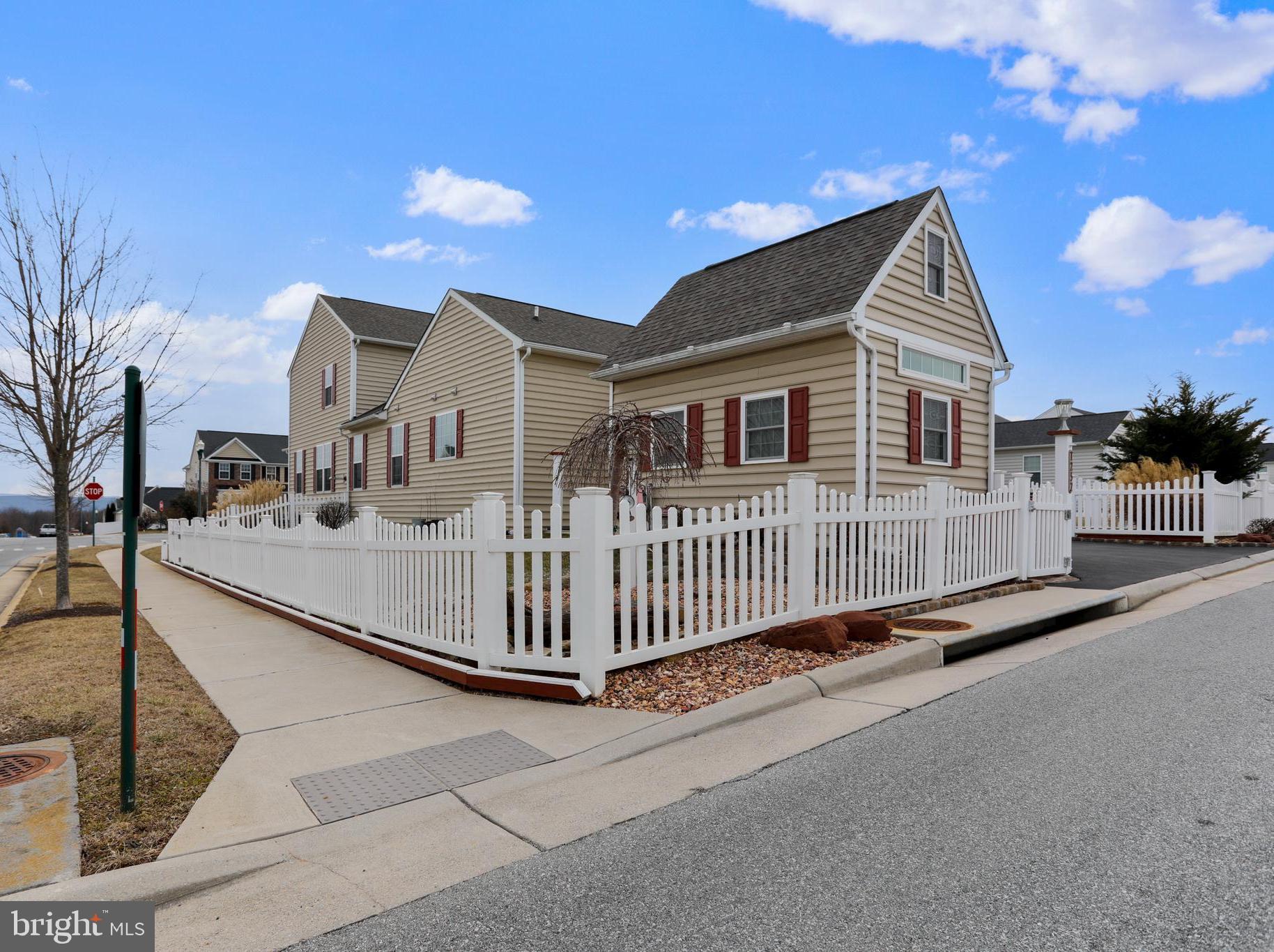 LAKELAND PLACE - Residential