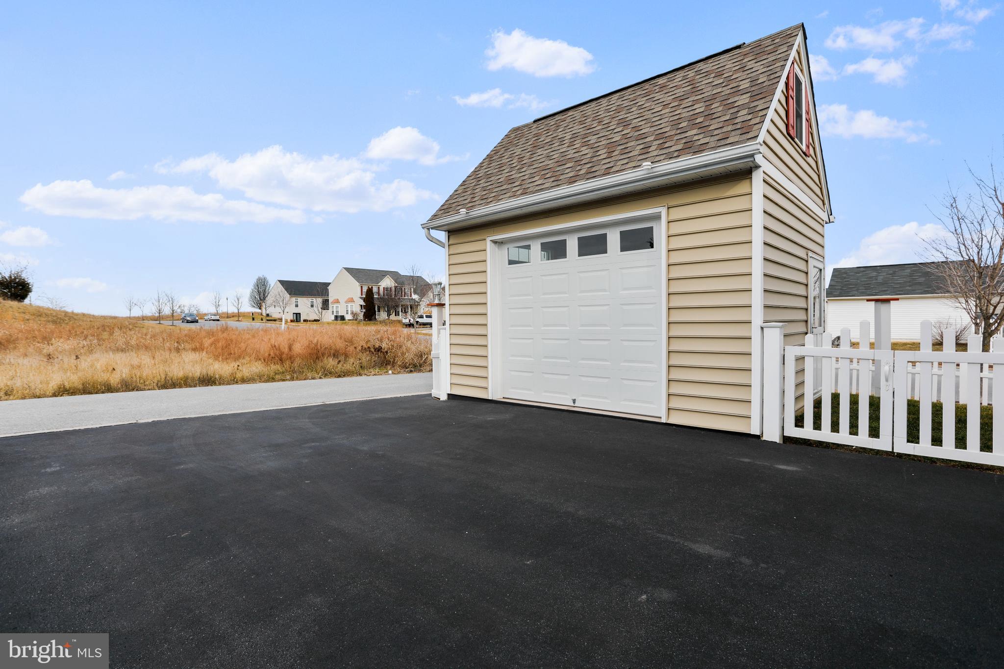 LAKELAND PLACE - Residential