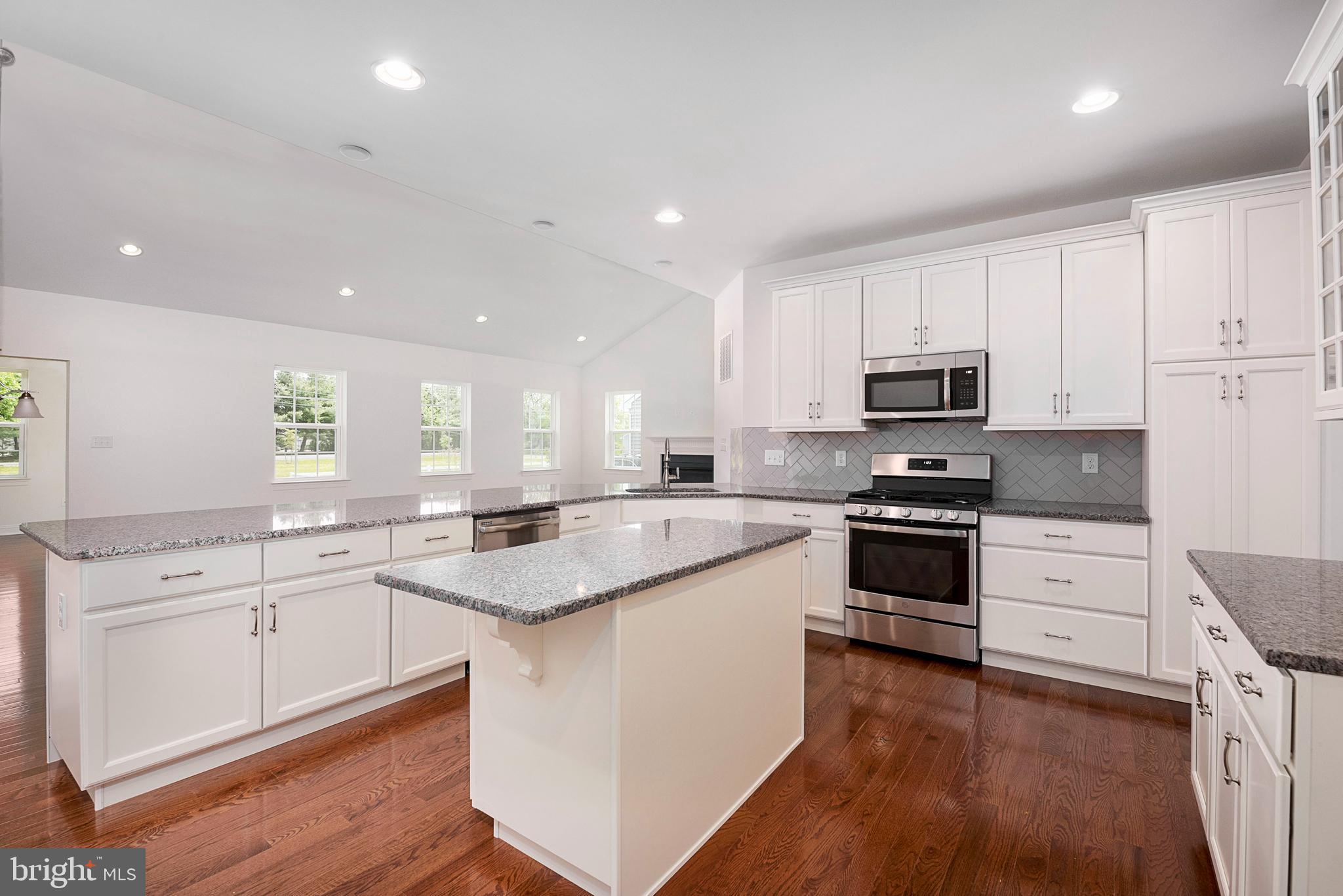 GREENE HILL FARM EST - Residential