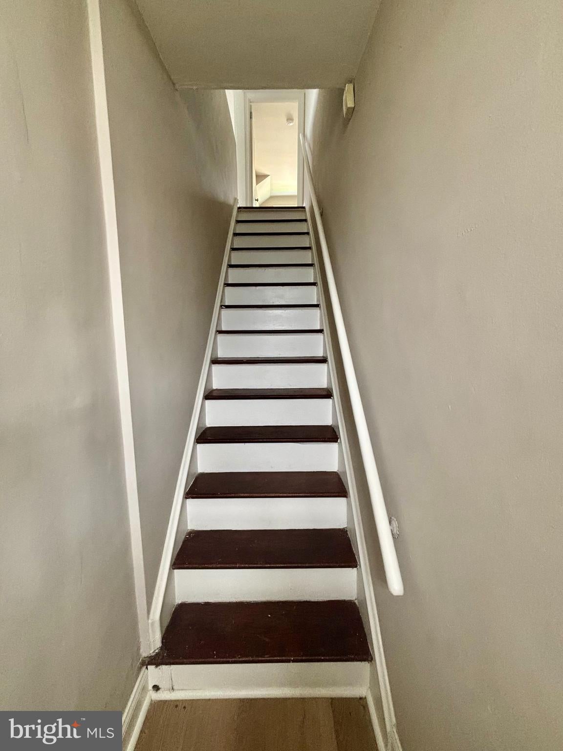 6828 OXFORD AVENUE 2ND FLOOR
