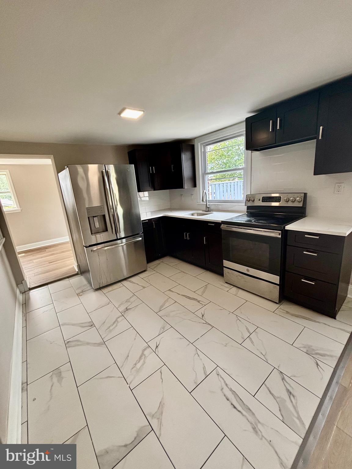6828 OXFORD AVENUE 2ND FLOOR