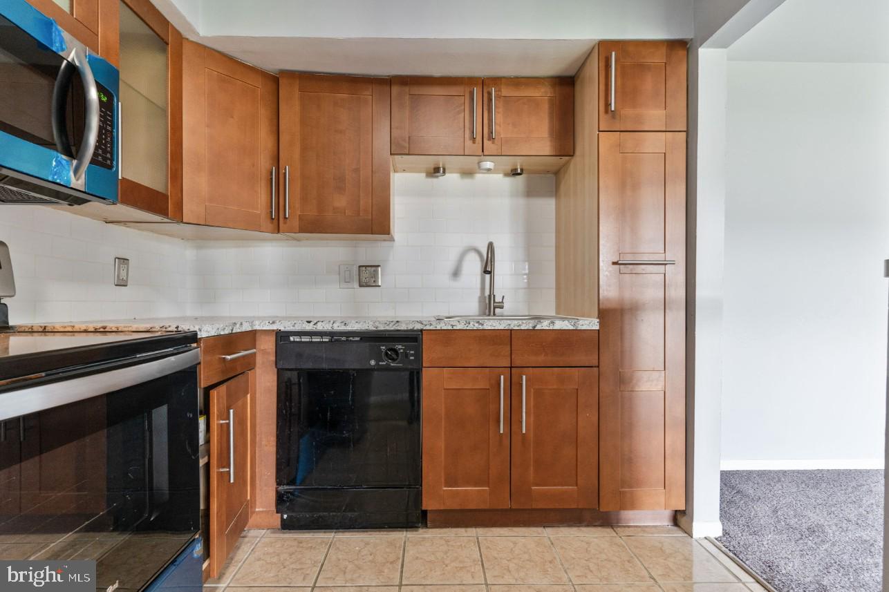 TREETOP CONDO - Residential
