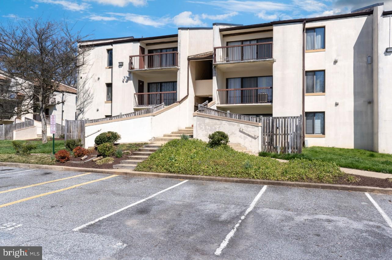 TREETOP CONDO - Residential