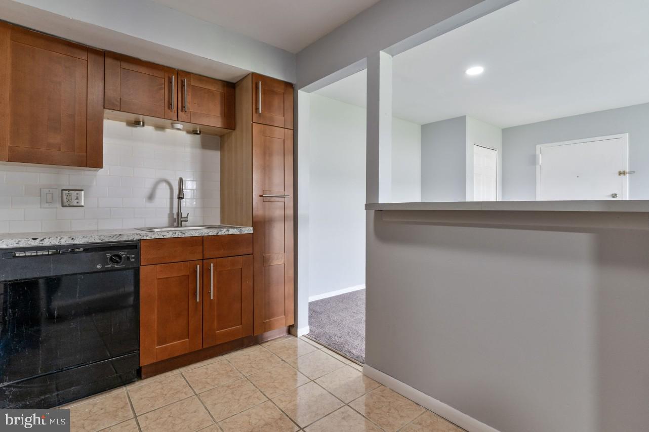 TREETOP CONDO - Residential