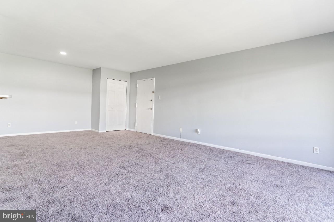 TREETOP CONDO - Residential