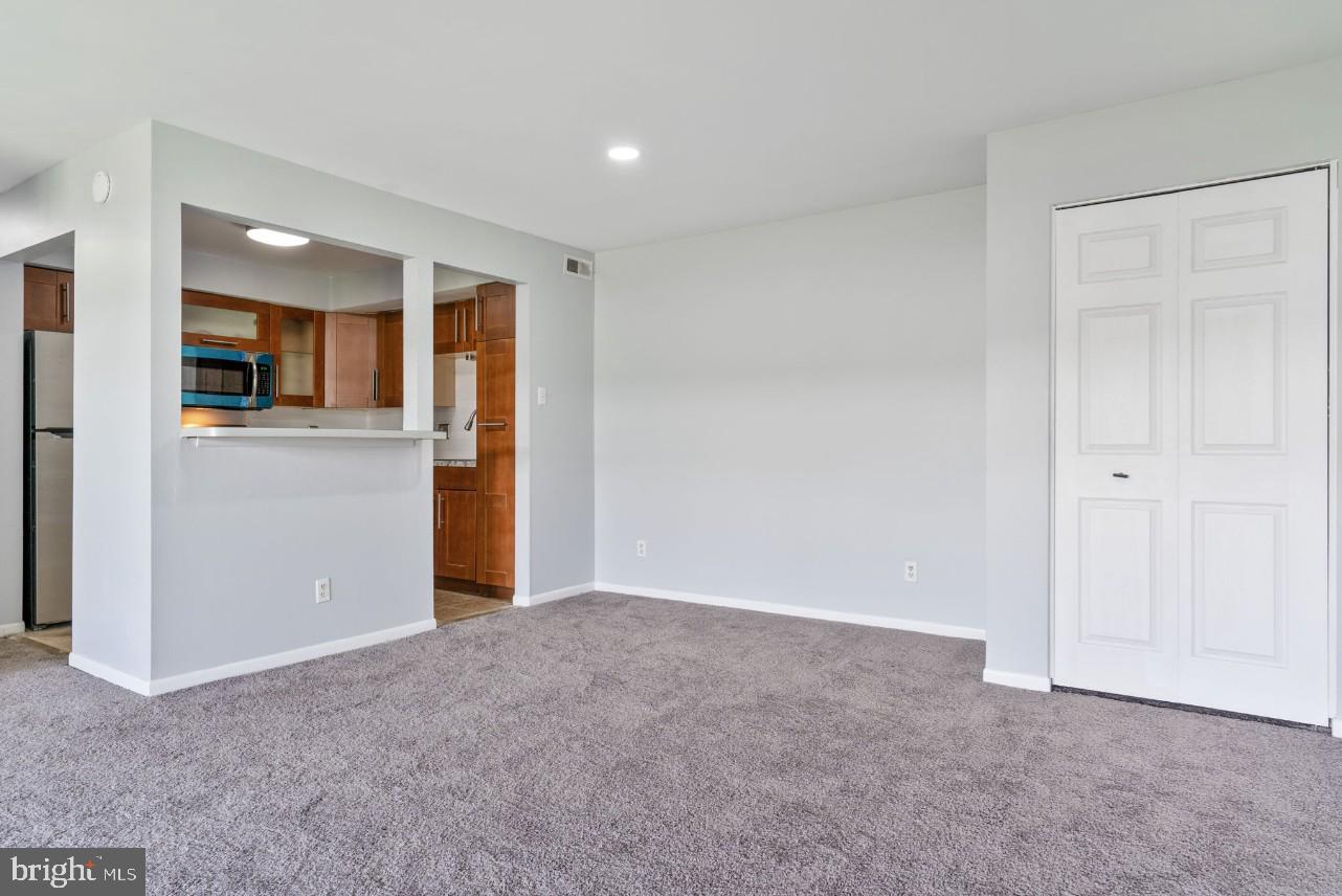 TREETOP CONDO - Residential