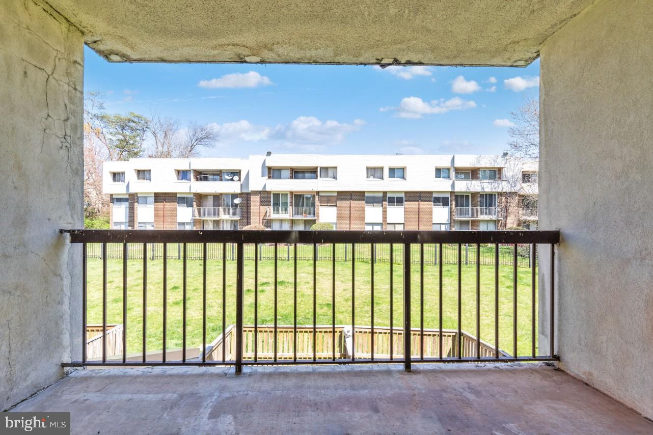 TREETOP CONDO - Residential