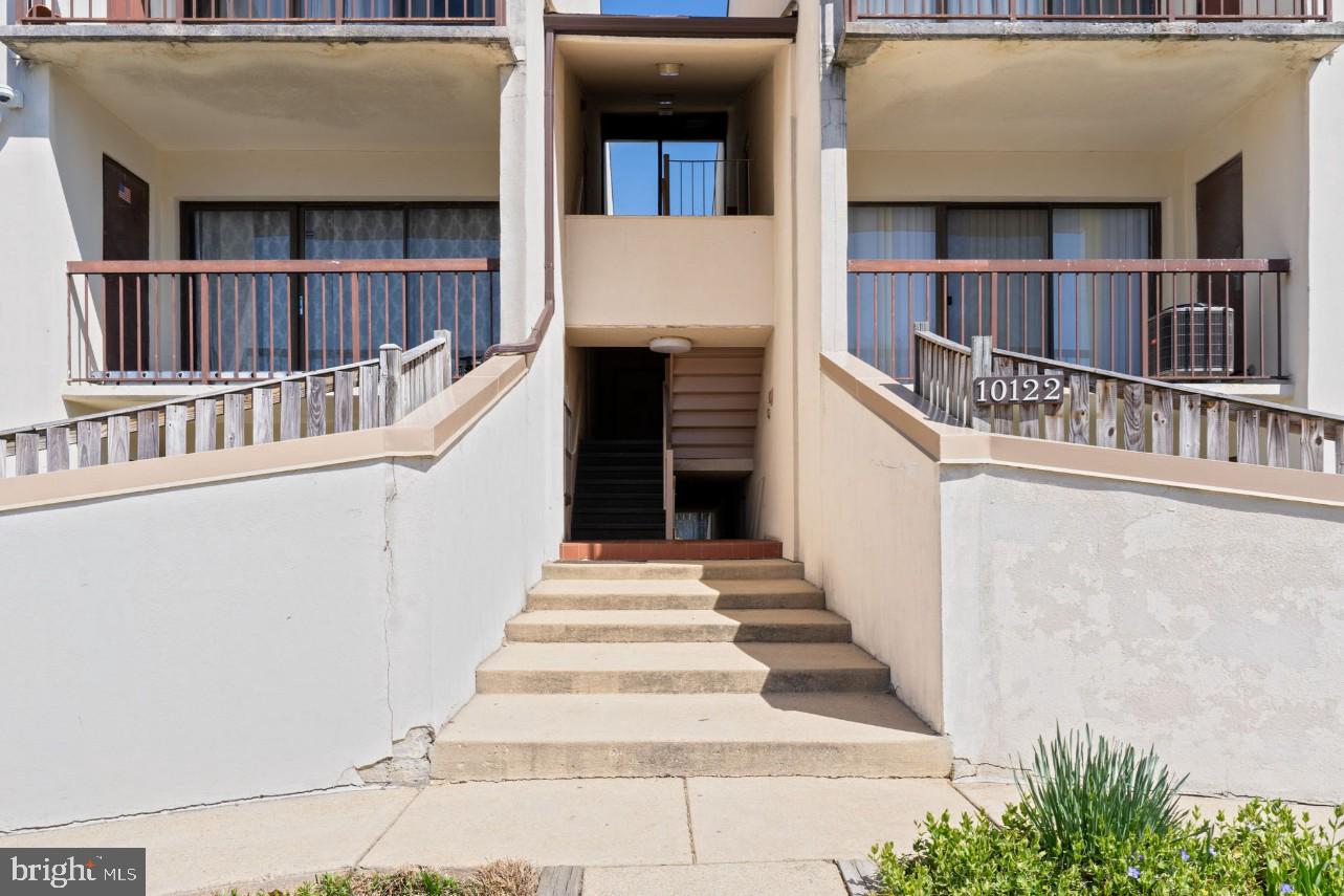 TREETOP CONDO - Residential