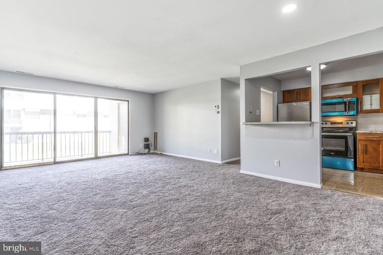 TREETOP CONDO - Residential