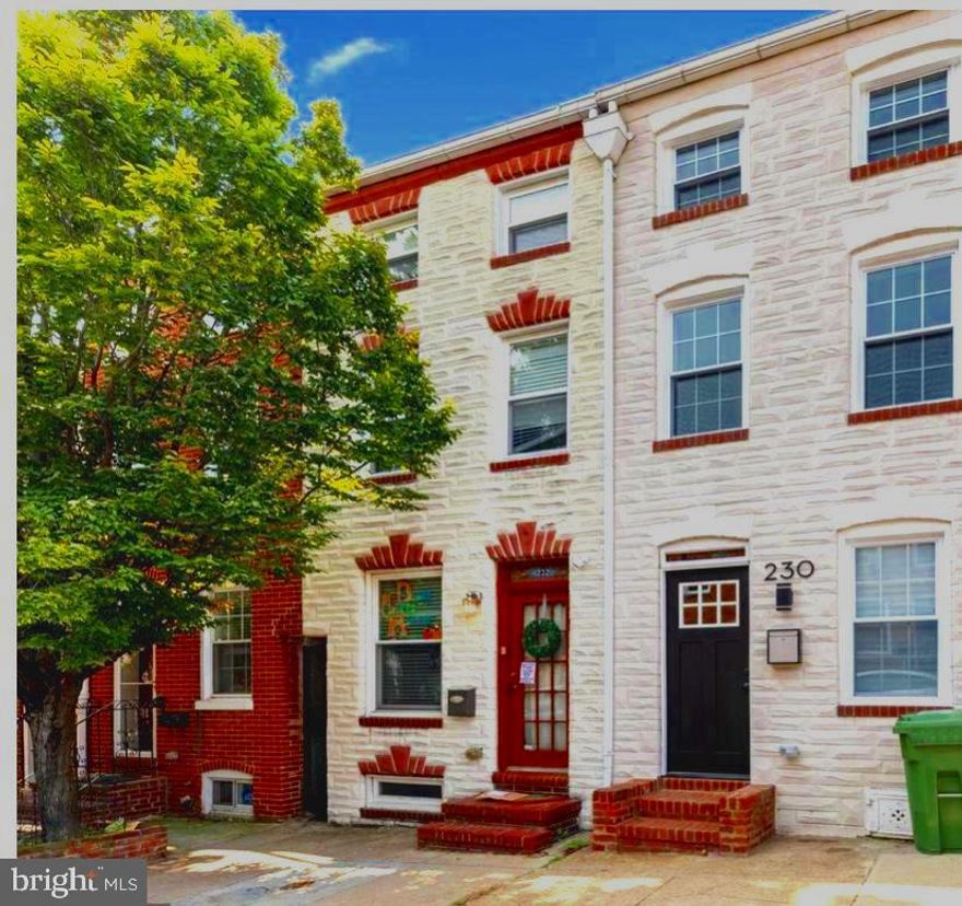 A beautiful newly renovated, fully furnished 2 bedroom property is available in the famous Fells Point of Baltimore City. Brand new appliances,  free street parking. The cozy blue room has a private bathroom and the cozy green room has its own floor (3rd/top floor) which houses a walk-in closet and and ensuite bathroom.