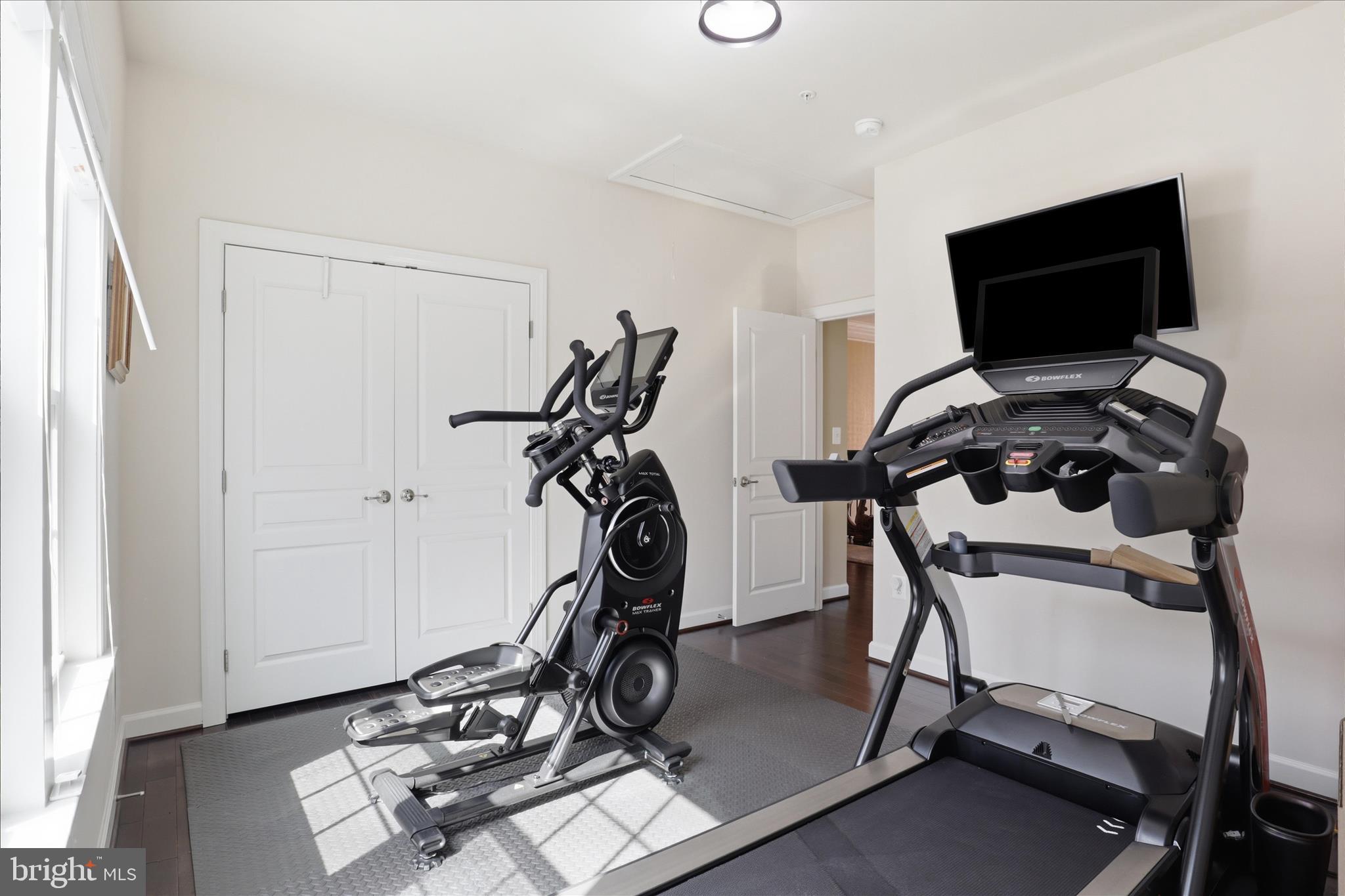 OAK CREEK - Residential