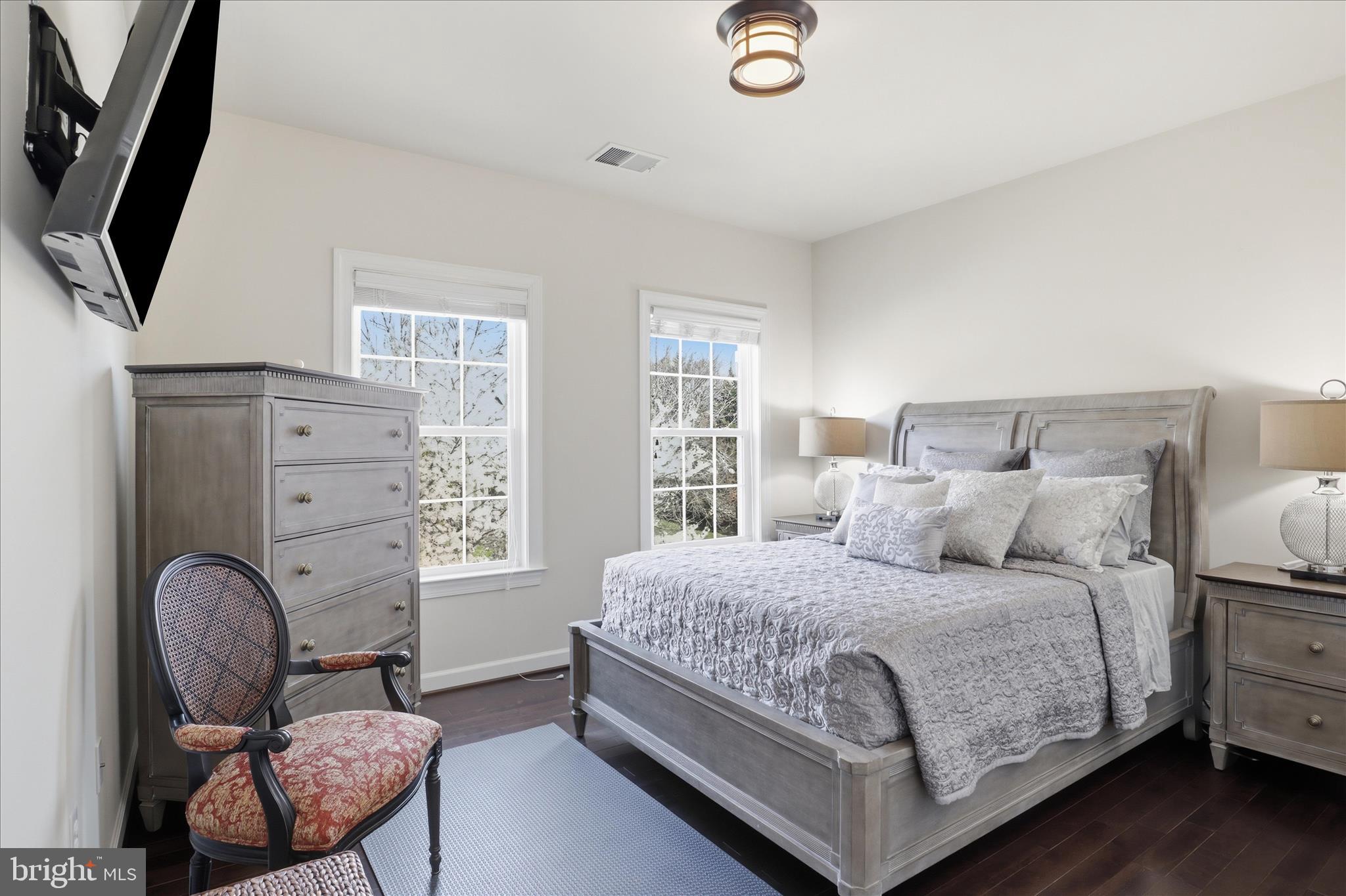 OAK CREEK - Residential