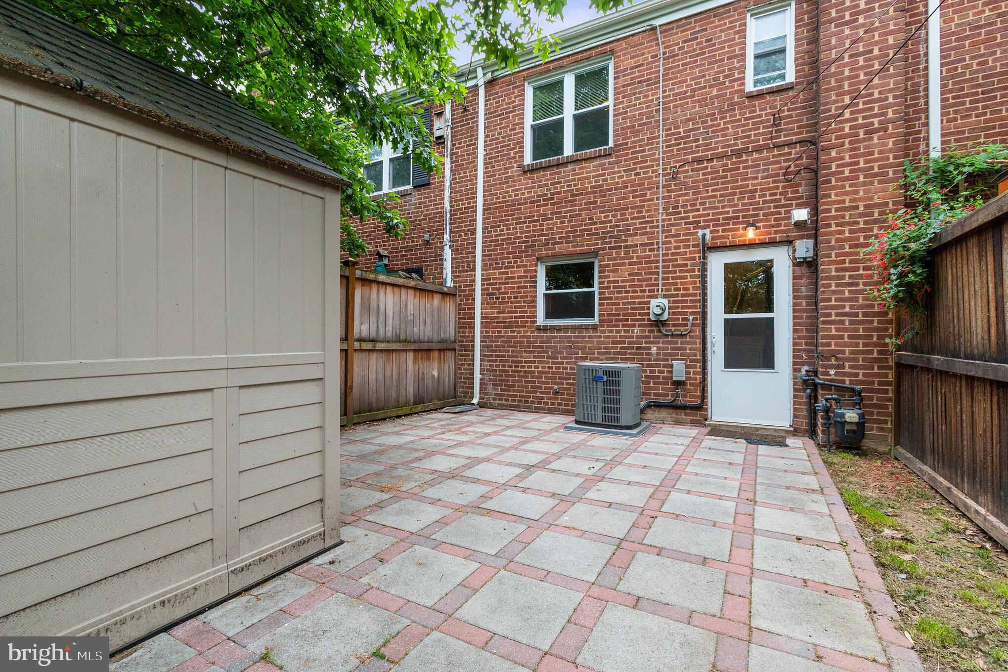 ROSEMONT - Residential Lease