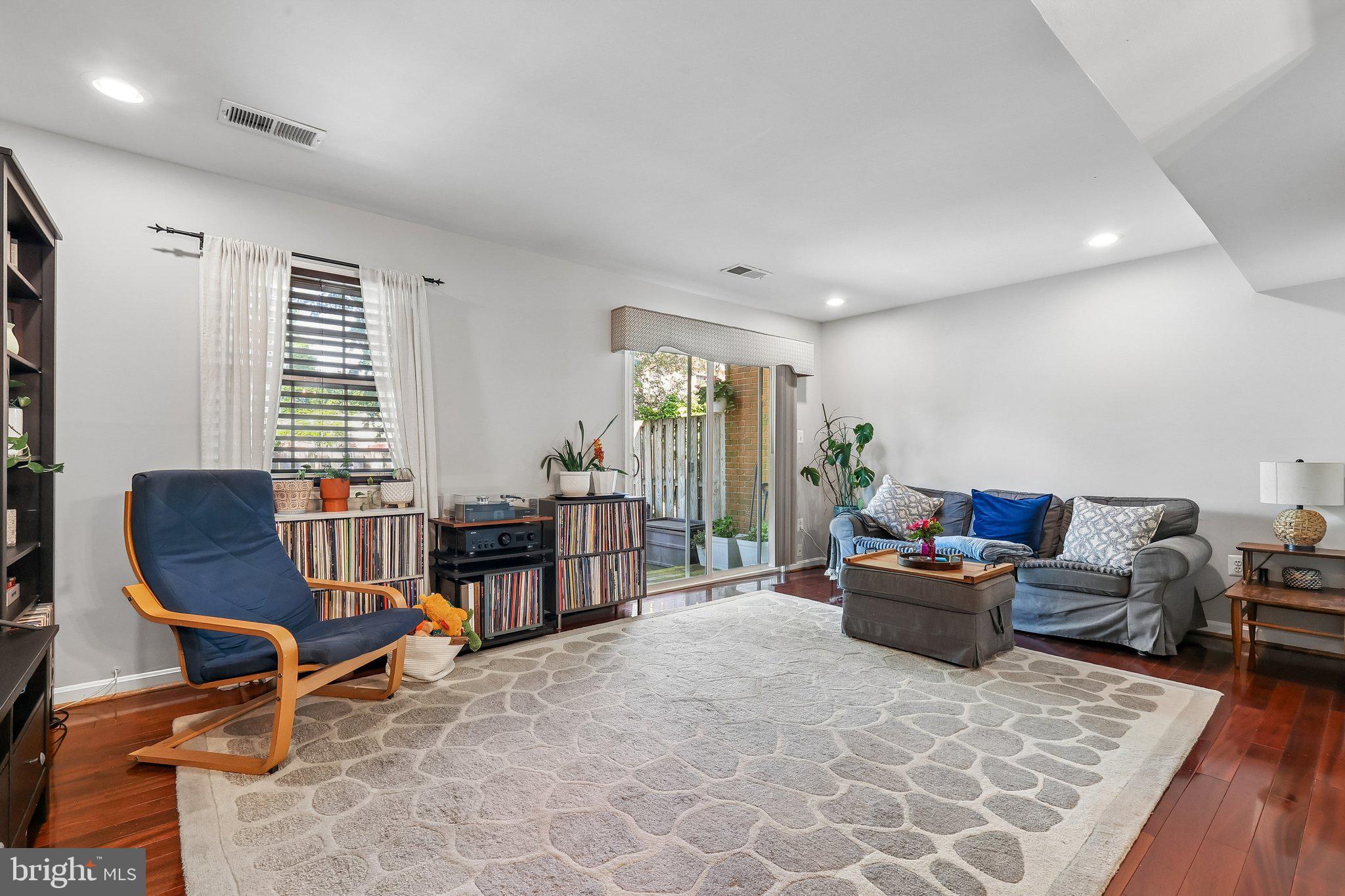 THOUSAND OAKS - Residential