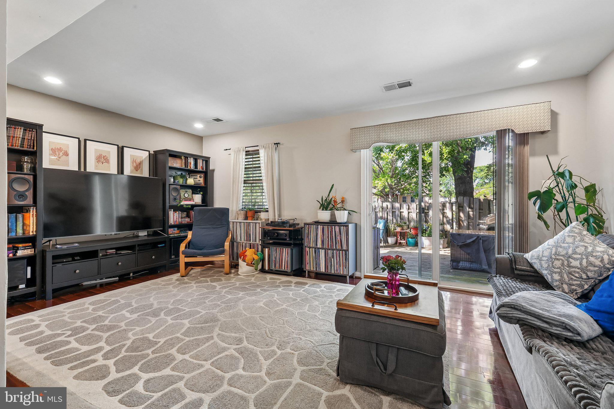 THOUSAND OAKS - Residential