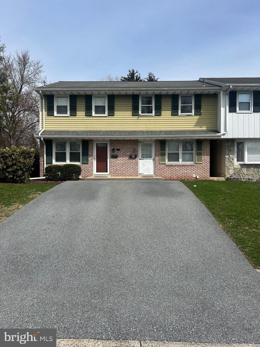 Great opportunity in Elizabethtown! This property offers strong potential for investors looking for a rental or flip, while also being a solid option for first-time home buyers looking to build equity. Convenient location close to downtown, local shops, and major routes. This home is the perfect canvas to put your own personal touch onto it and fully make it your own! This property could shine and provide excellent long-term value for any and all individuals within its spectrum! Call today!