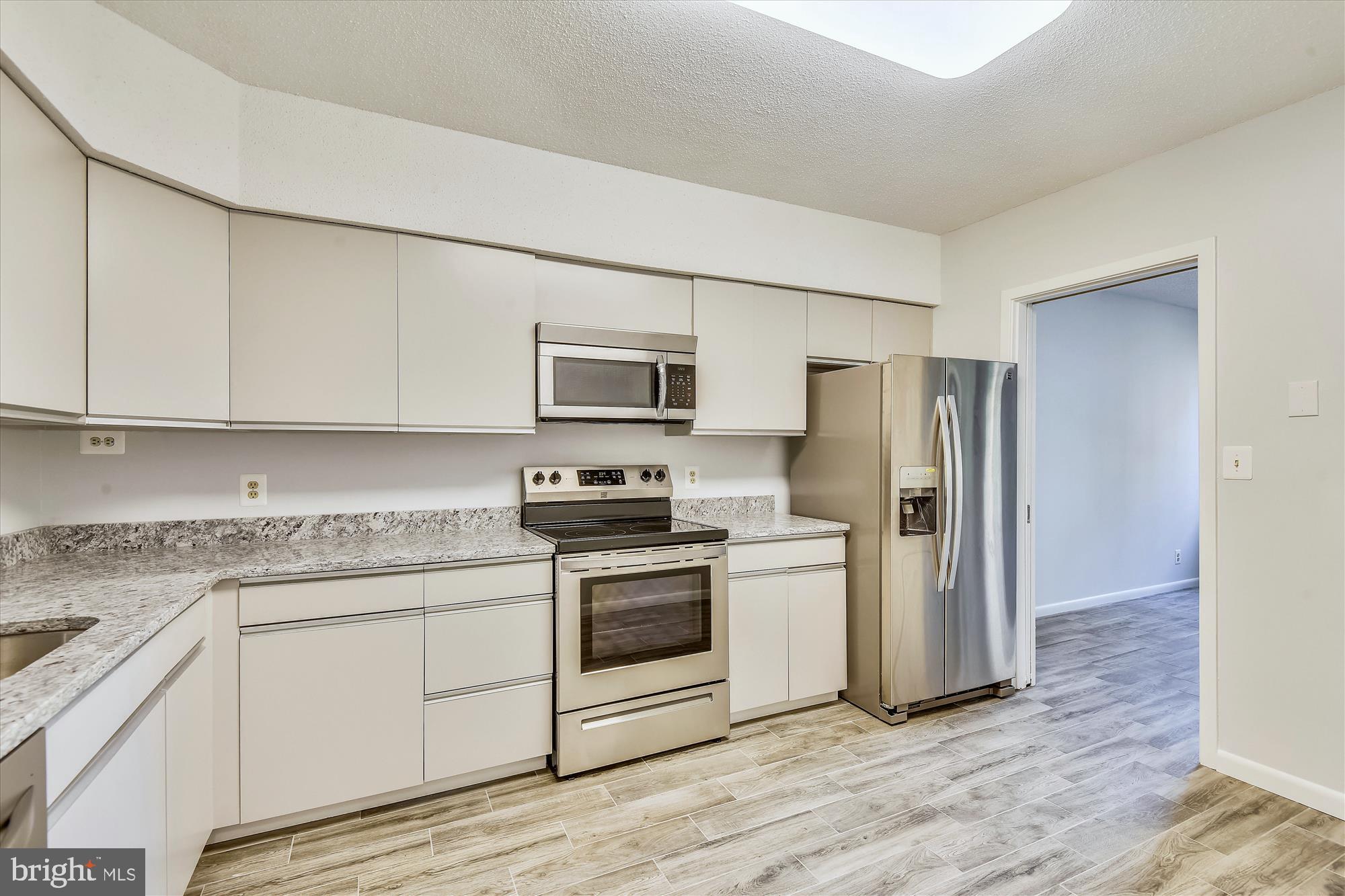 SKYLINE SQUARE CONDO - Residential