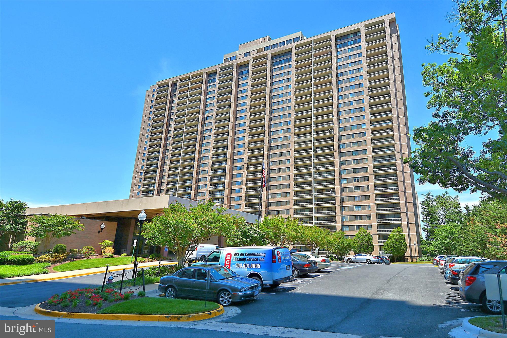 SKYLINE SQUARE CONDO - Residential