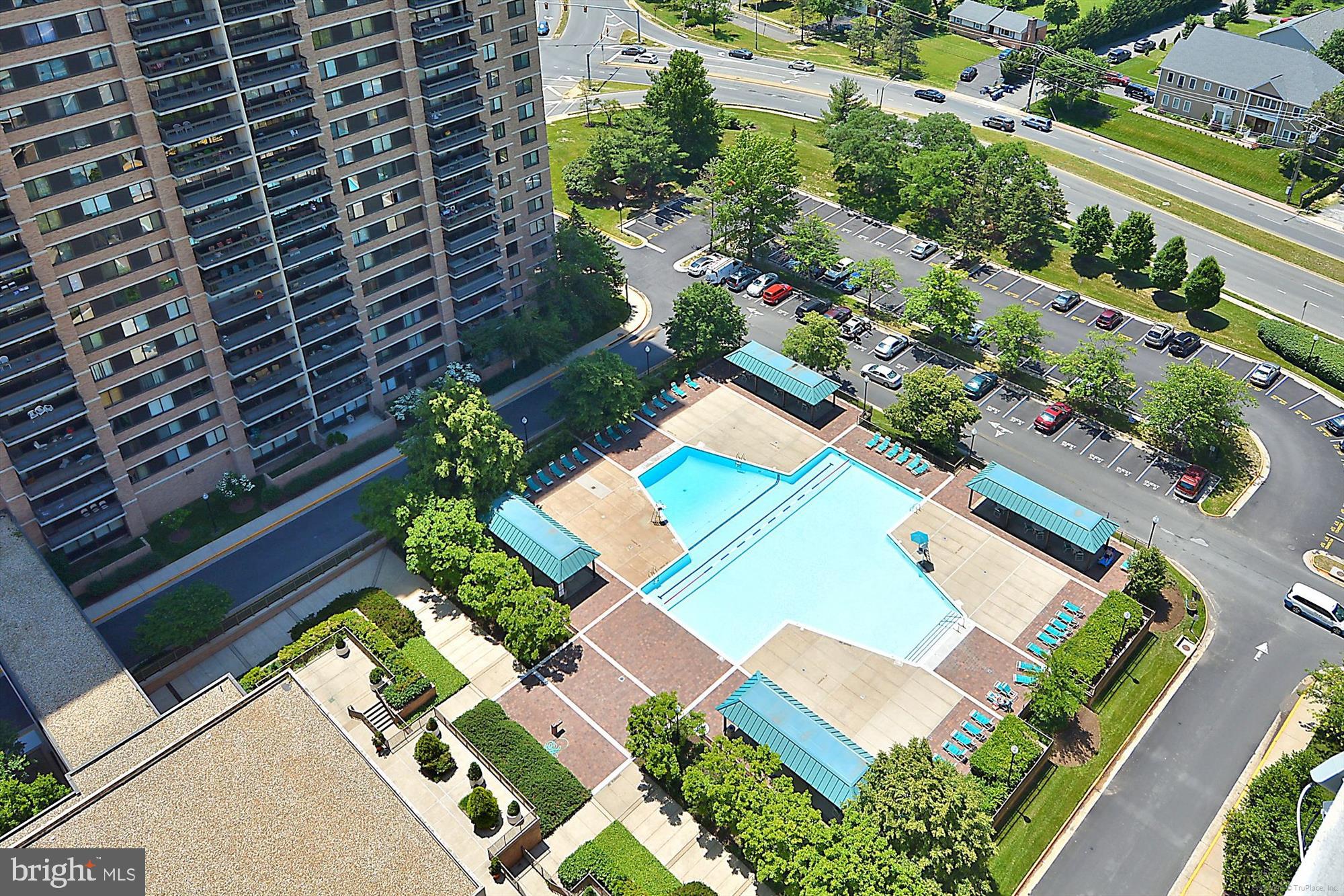 SKYLINE SQUARE CONDO - Residential