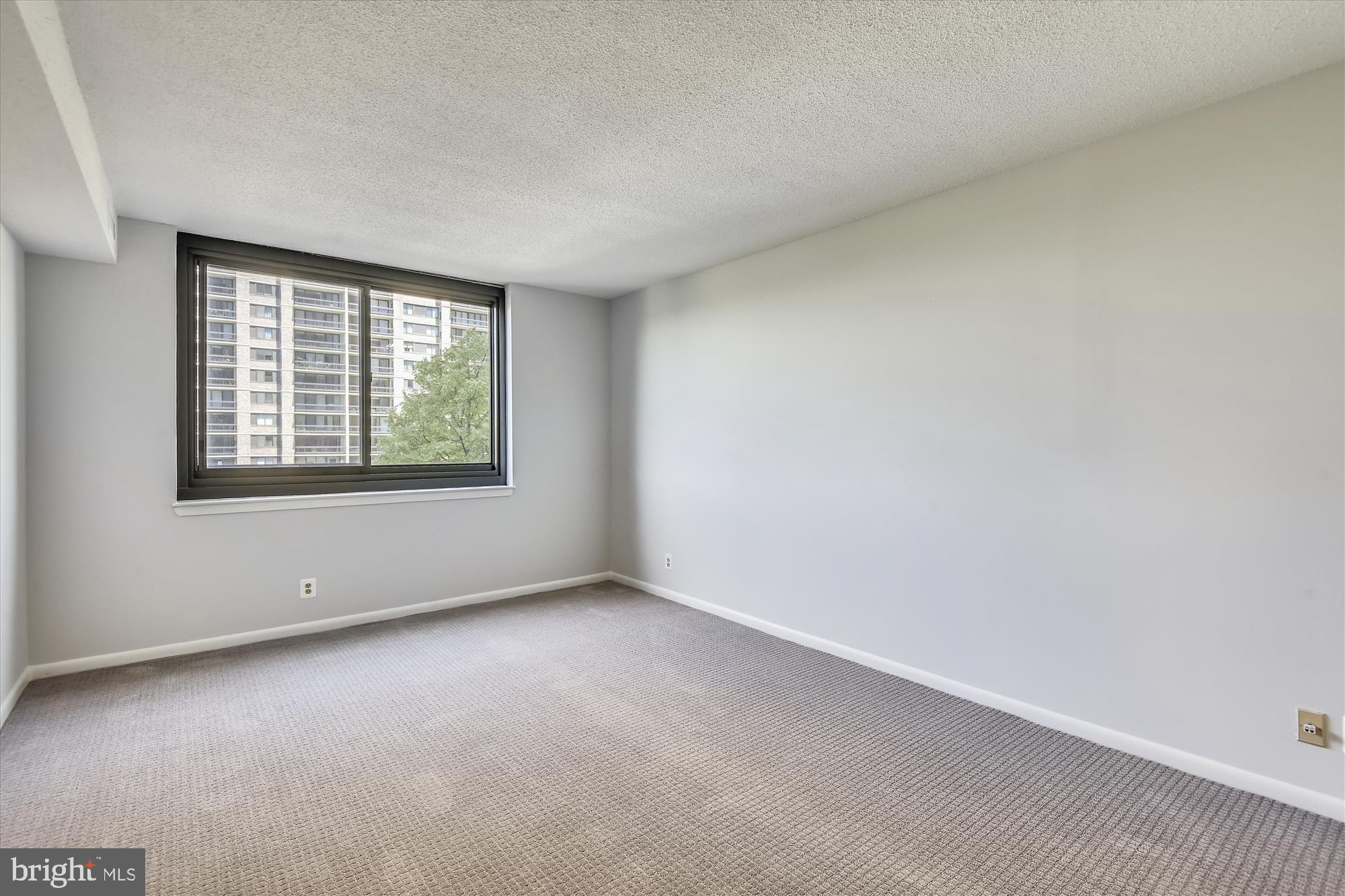 SKYLINE SQUARE CONDO - Residential