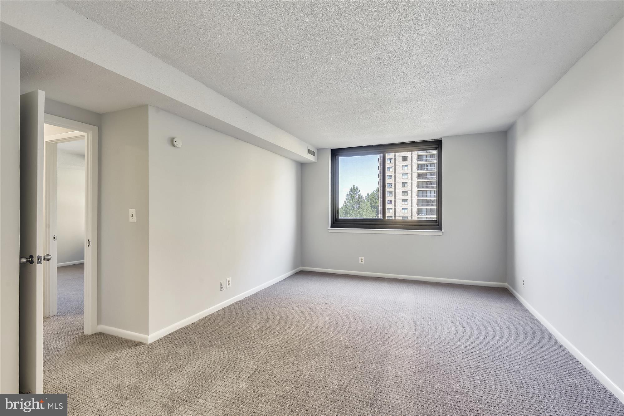 SKYLINE SQUARE CONDO - Residential