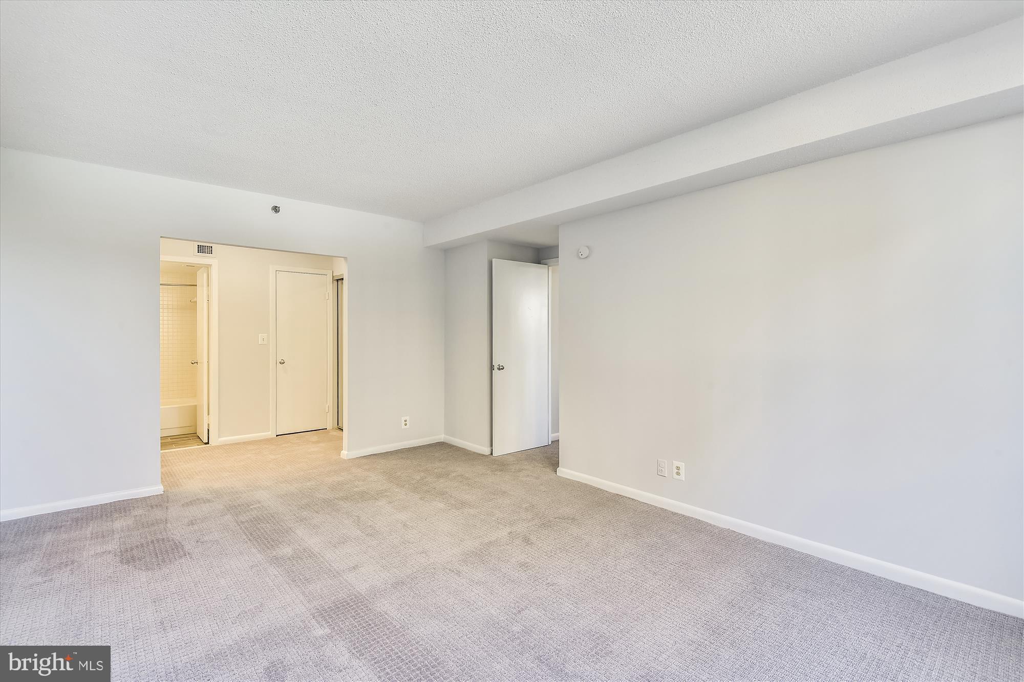 SKYLINE SQUARE CONDO - Residential