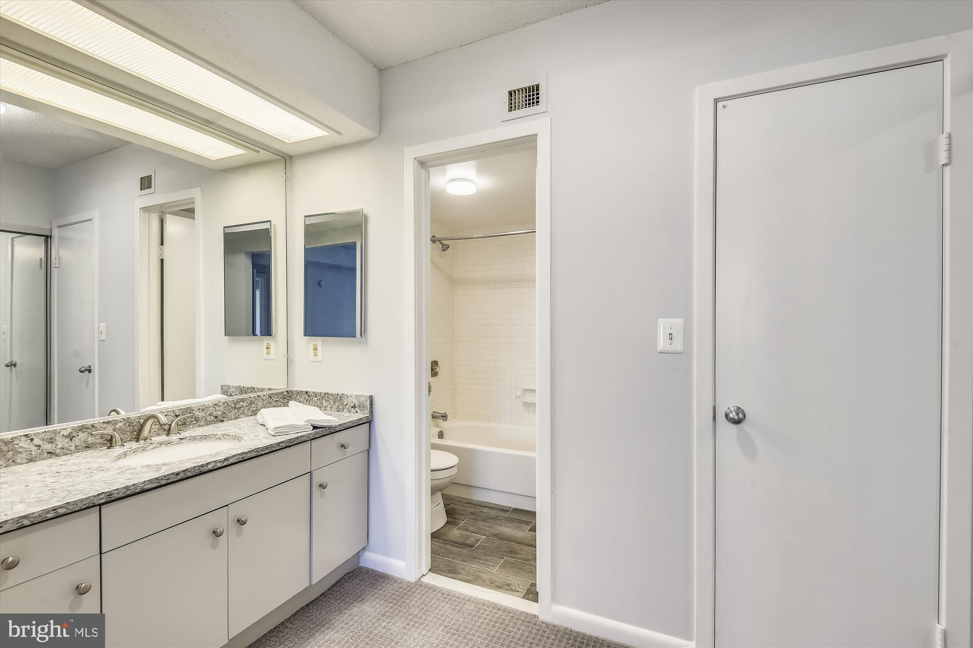 SKYLINE SQUARE CONDO - Residential