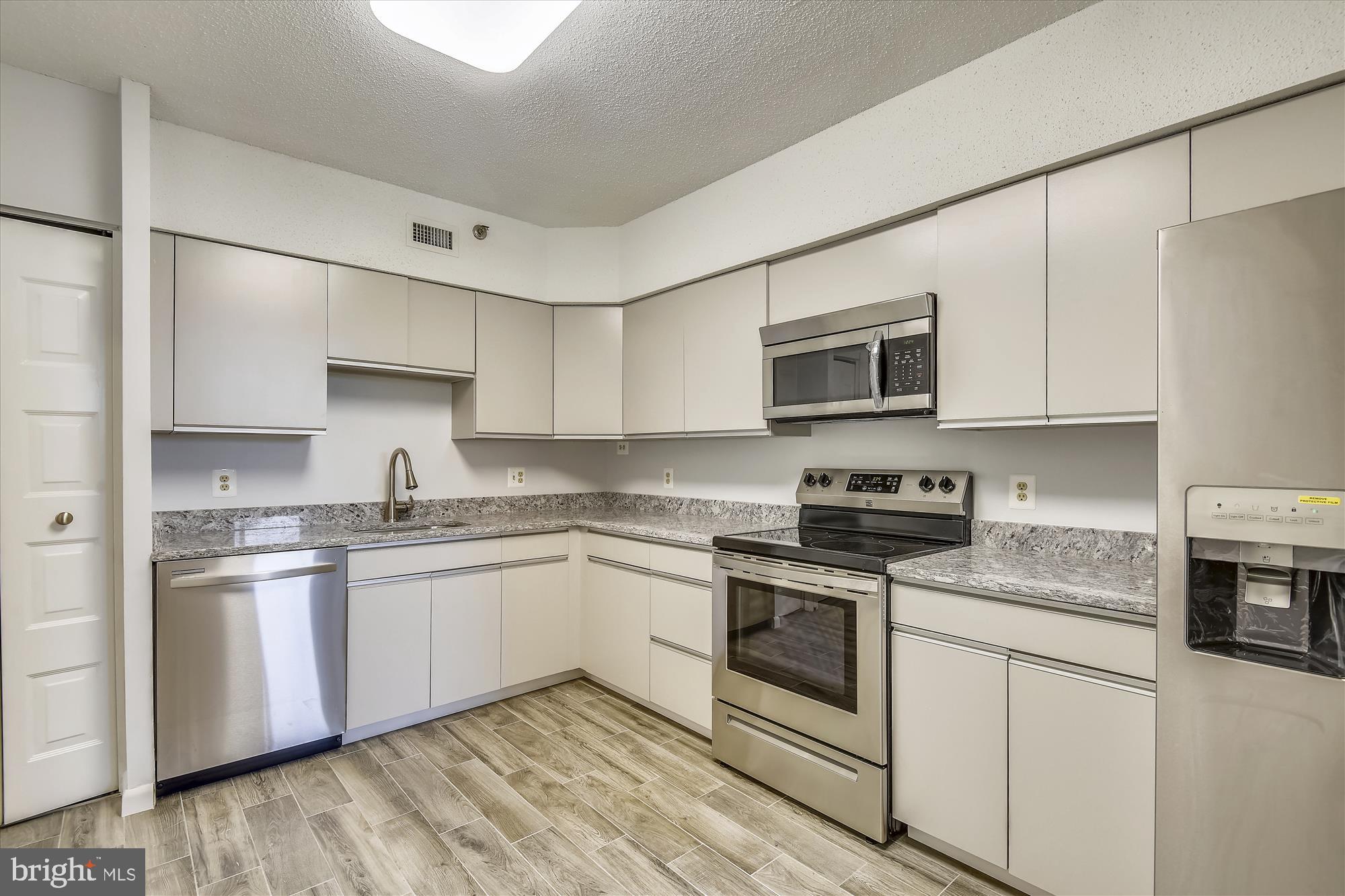 SKYLINE SQUARE CONDO - Residential