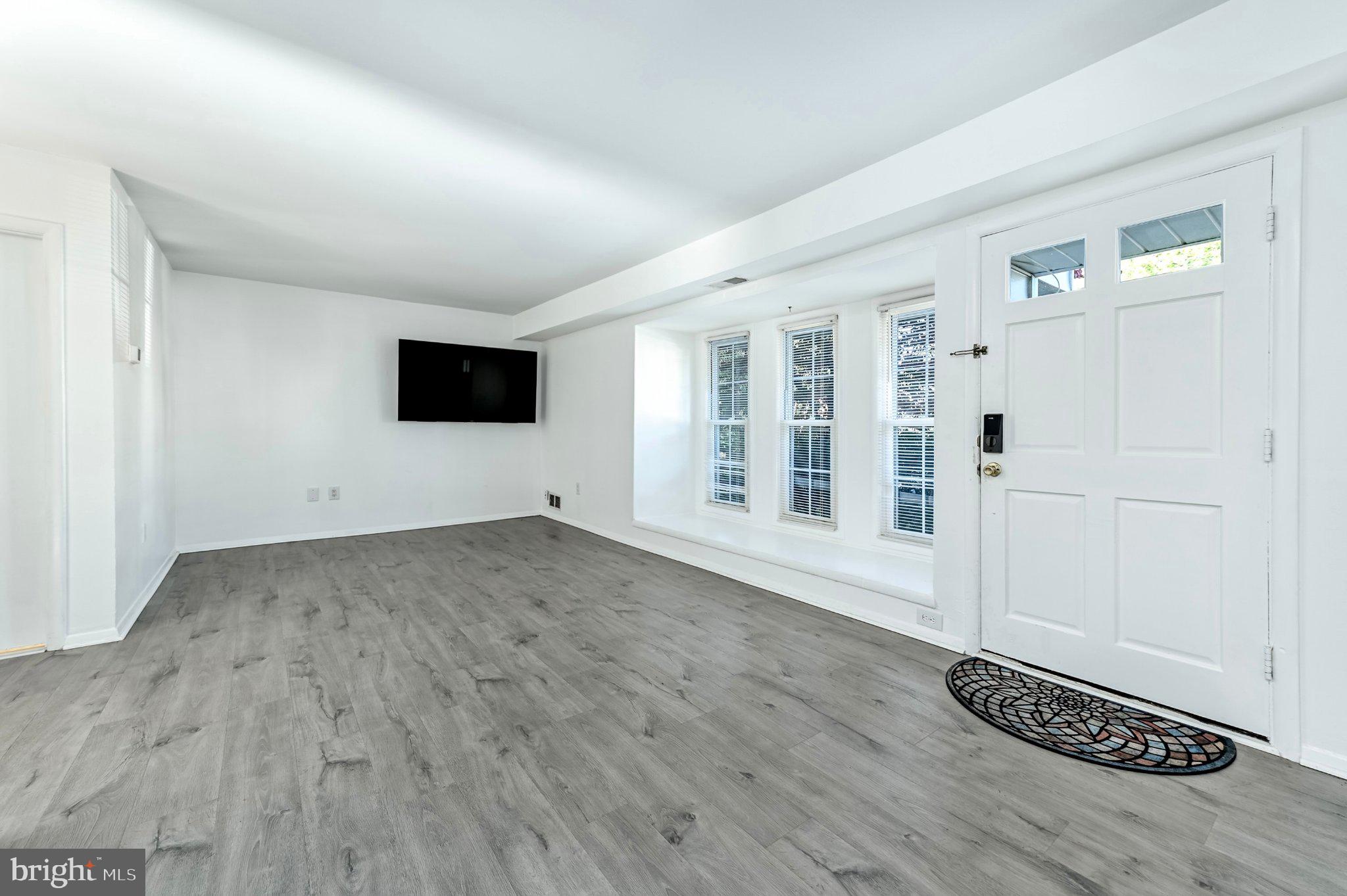 336 ROANOKE DRIVE SE
