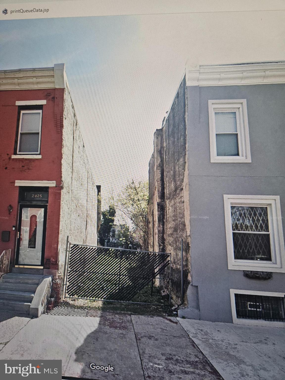 Main image without alt text