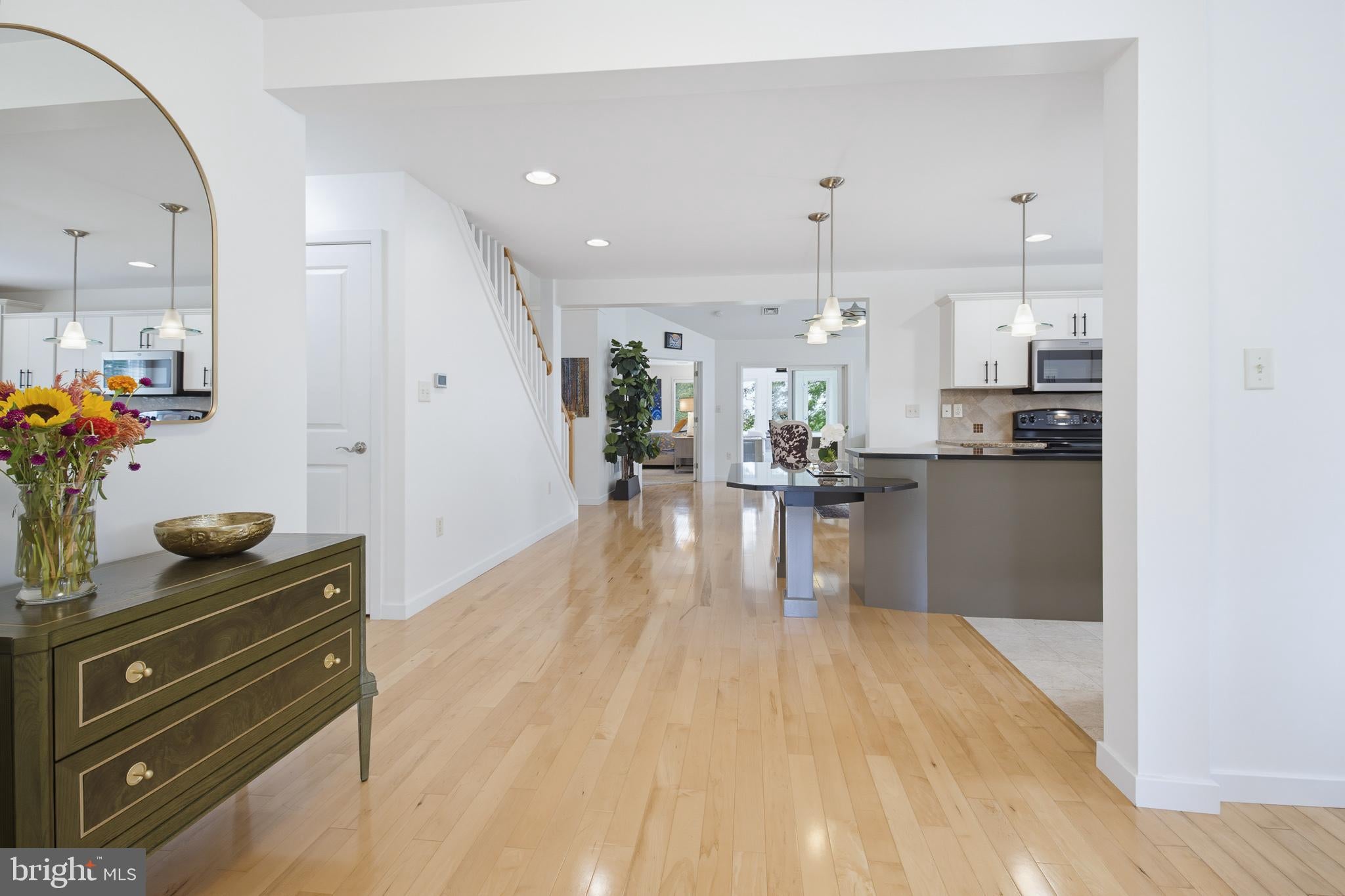 821 CAMBRIDGE DRIVE
