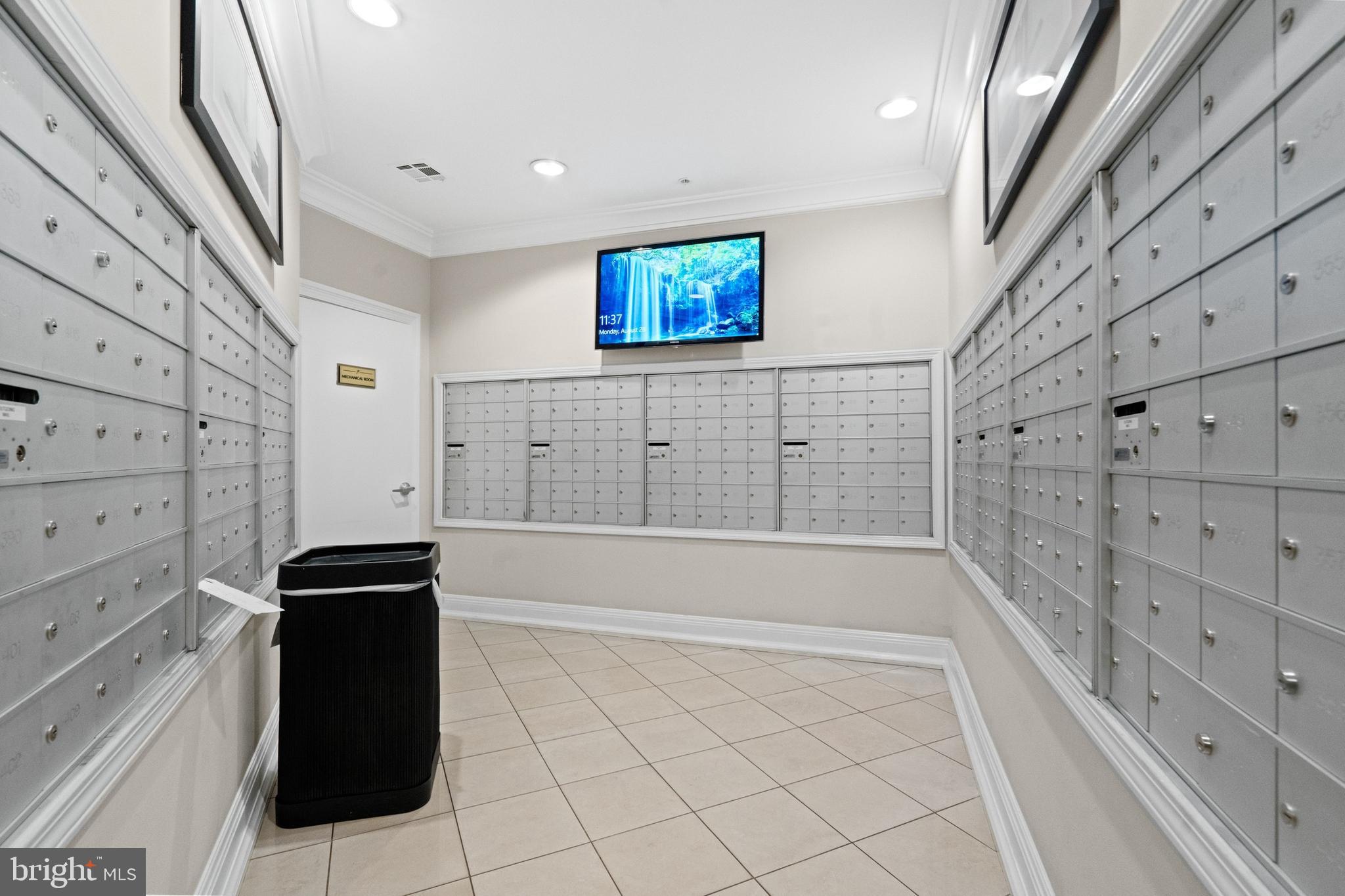 SAVOY AT RESTON TOWN CENTER - Residential