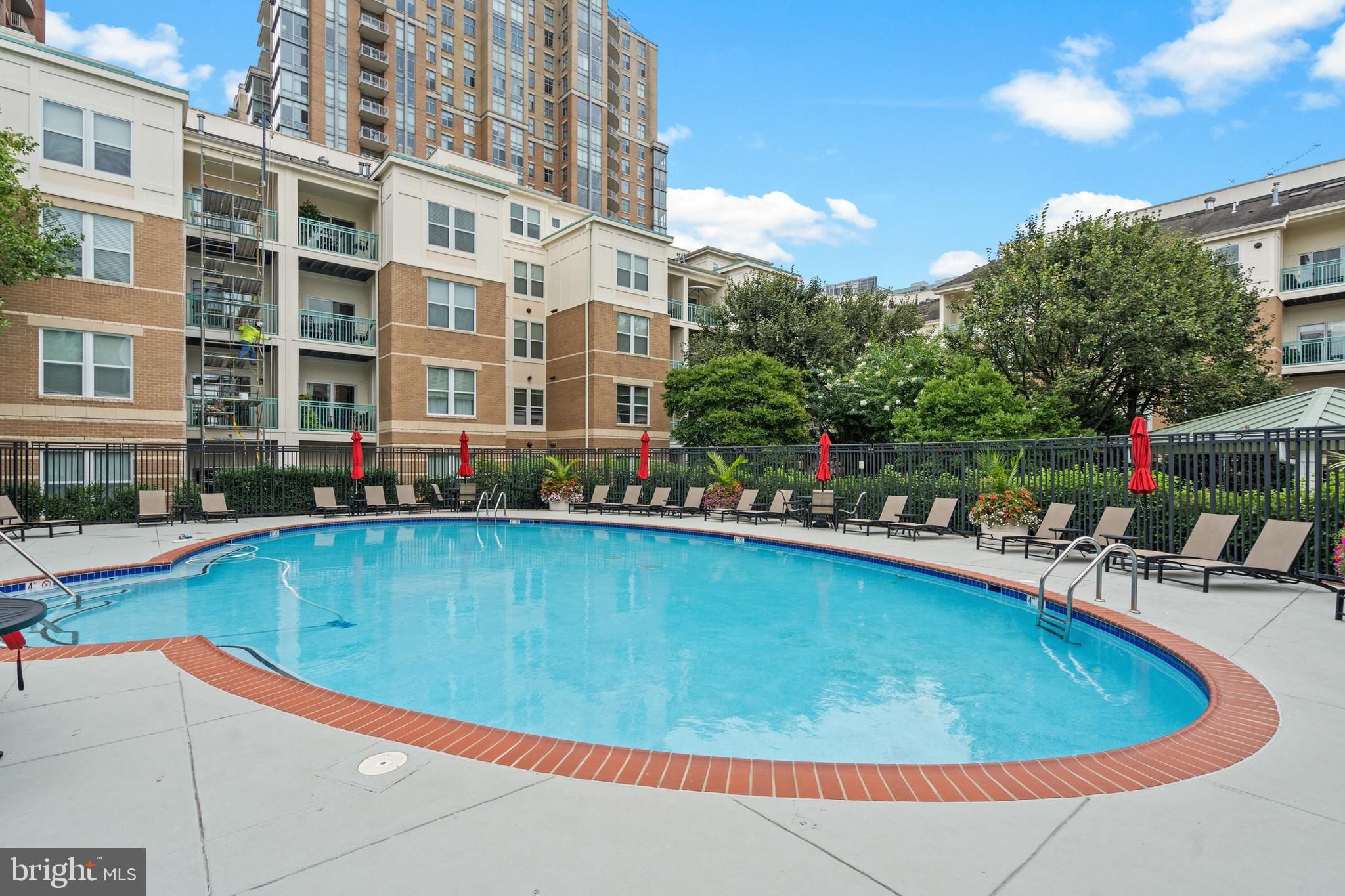 SAVOY AT RESTON TOWN CENTER - Residential