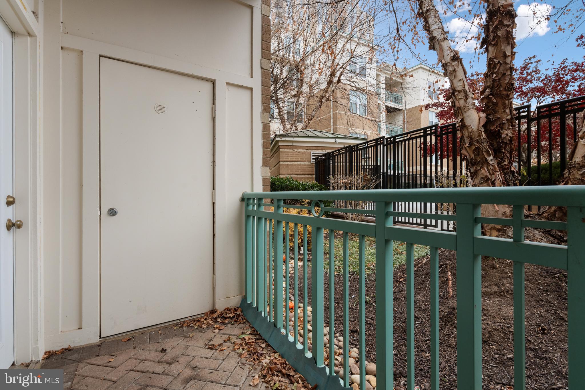 SAVOY AT RESTON TOWN CENTER - Residential